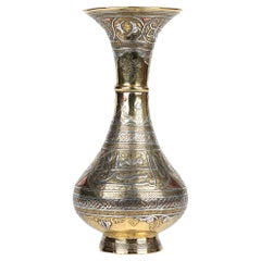 Vaso siriano Mamluke Revival in metallo misto con scrittura