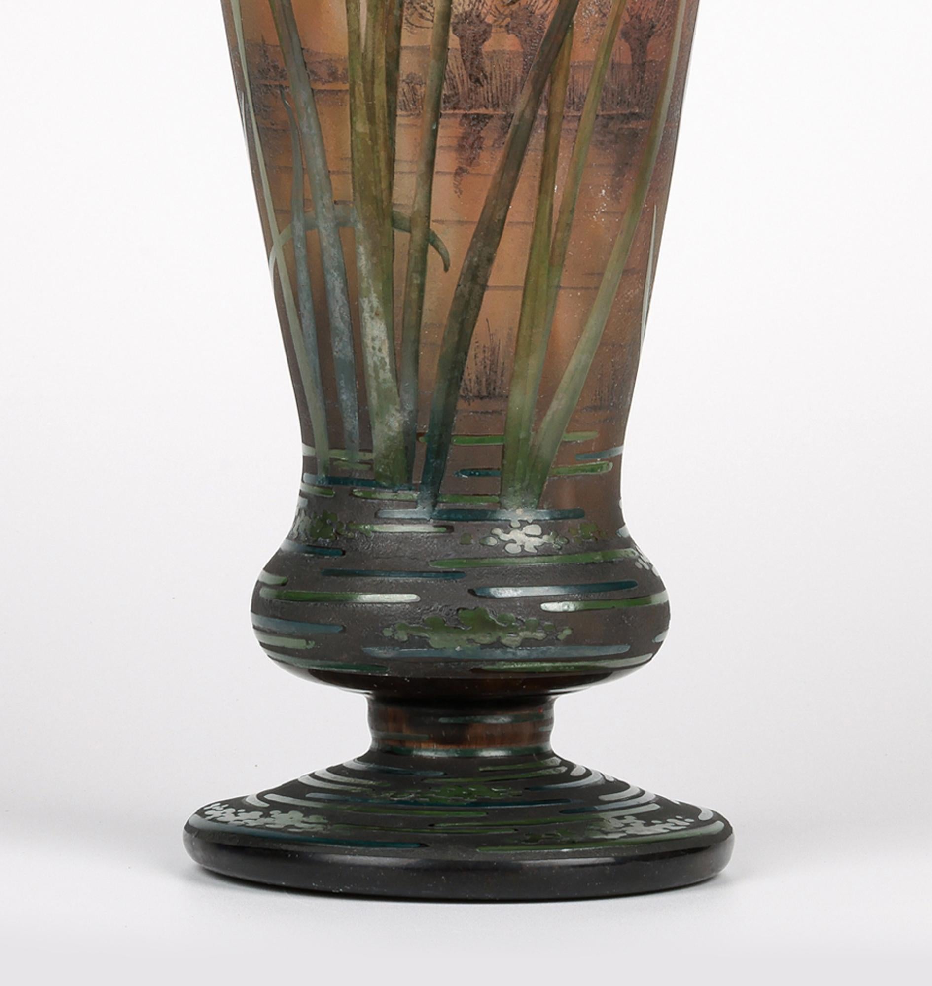 Français Daum Grand Vase en verre d'art Art Nouveau Agapanthe Camée Gravé à l'Acide en vente