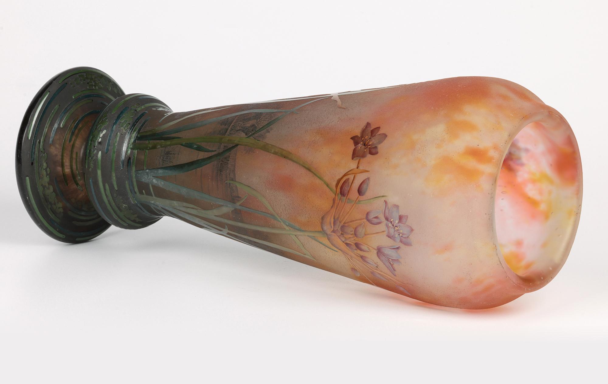 Début du 20ème siècle Daum Grand Vase en verre d'art Art Nouveau Agapanthe Camée Gravé à l'Acide en vente