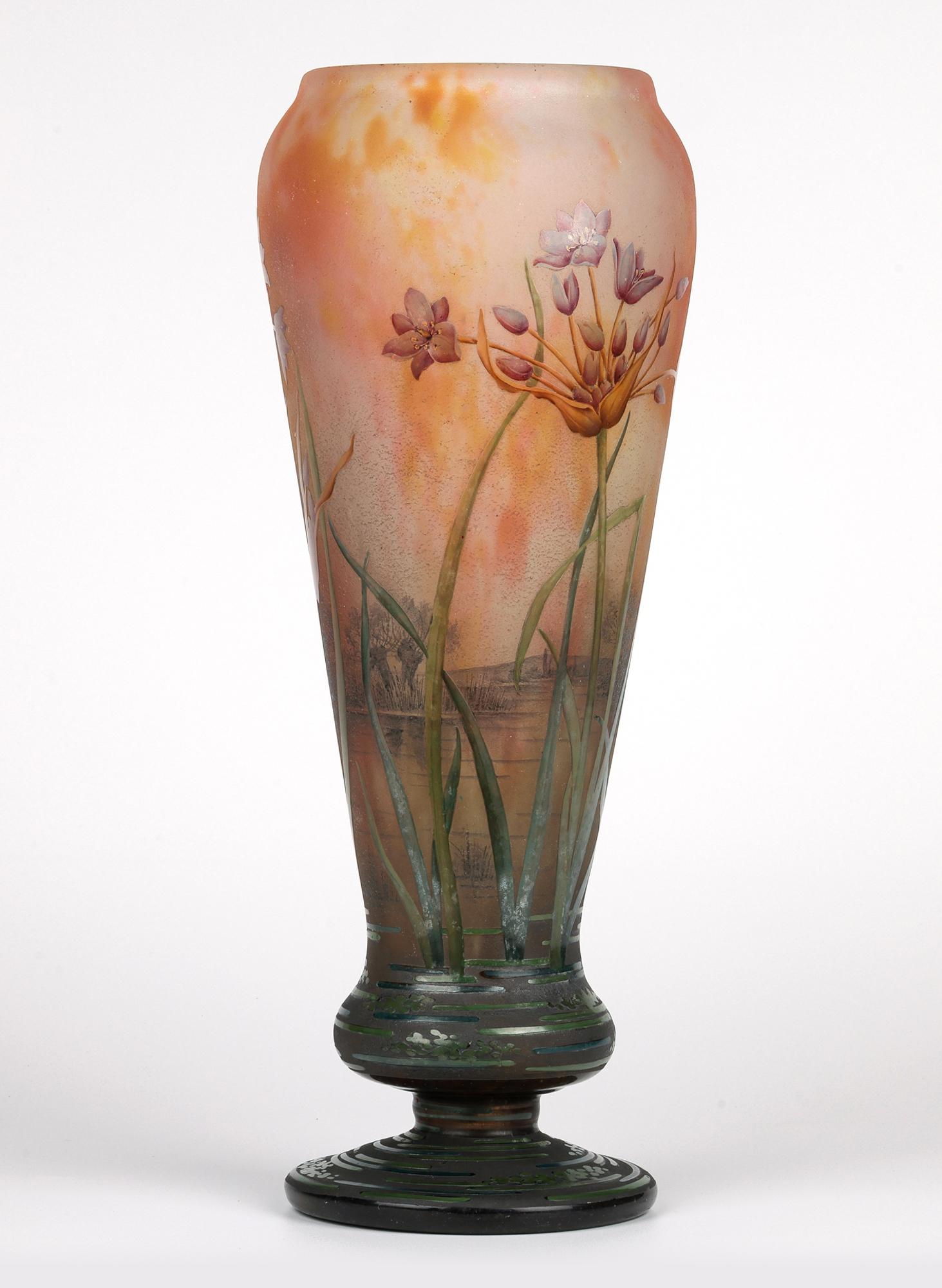 Daum Grand Vase en verre d'art Art Nouveau Agapanthe Camée Gravé à l'Acide en vente 3