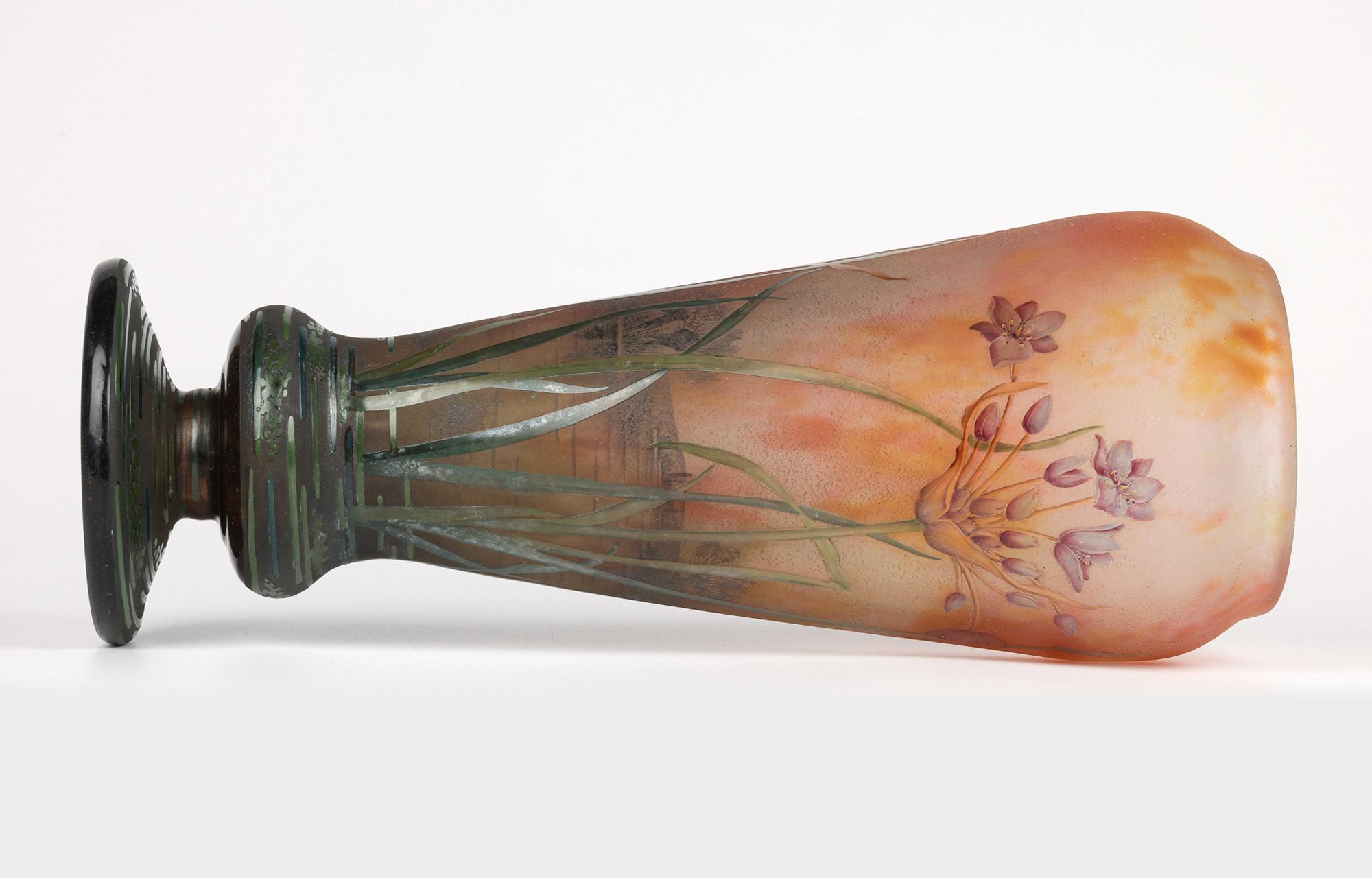 Daum Grand Vase en verre d'art Art Nouveau Agapanthe Camée Gravé à l'Acide en vente 2