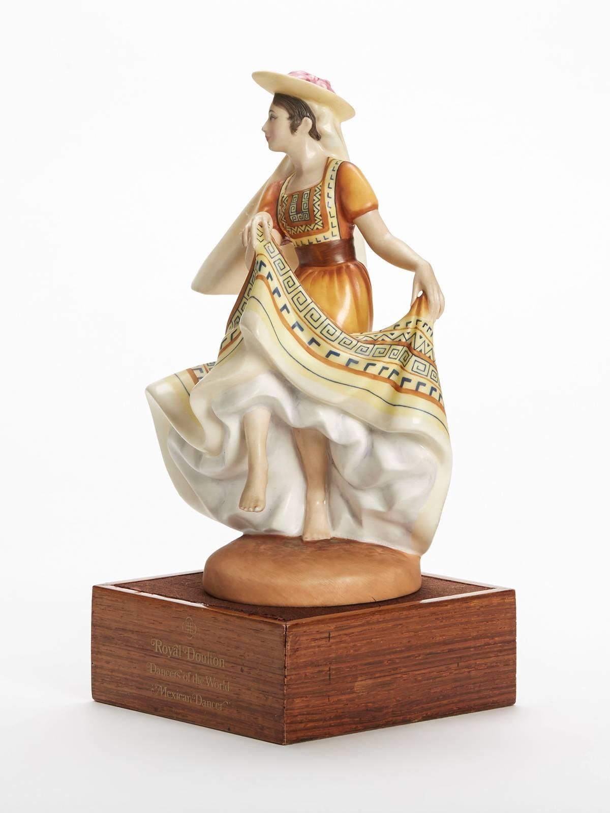 Peint à la main Figurine de danseuse mexicaine Royal Doulton, 1978 en vente