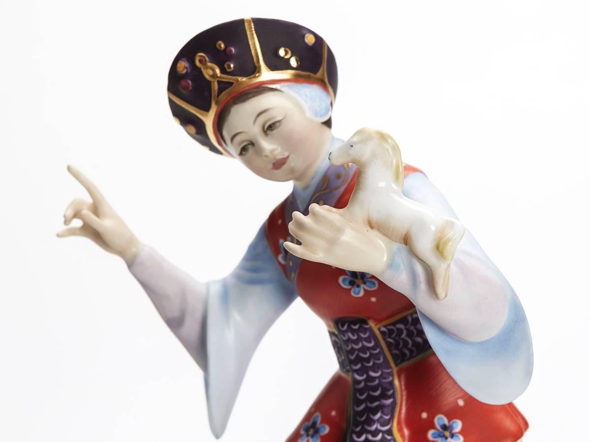 Royal Doulton Chinese Dancer Figurine, 1980 In Excellent Condition In Bishop's Stortford, Hertfordshire