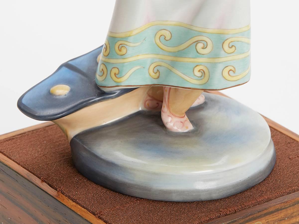 Porcellana Figurina di ballerina filippina Royal Doulton, 1977 in vendita