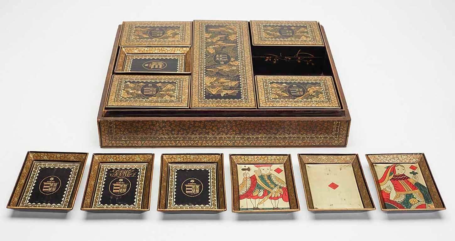 Antique Chinese Smith Armorial Games Box and Counters For Sale 1