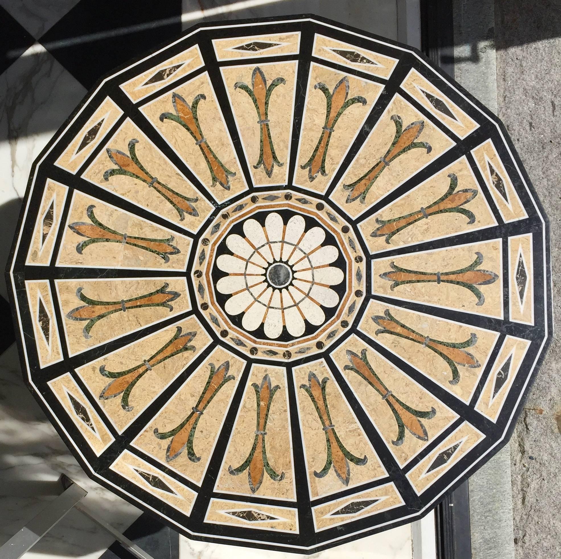 italien Table centrale en marbre  en vente