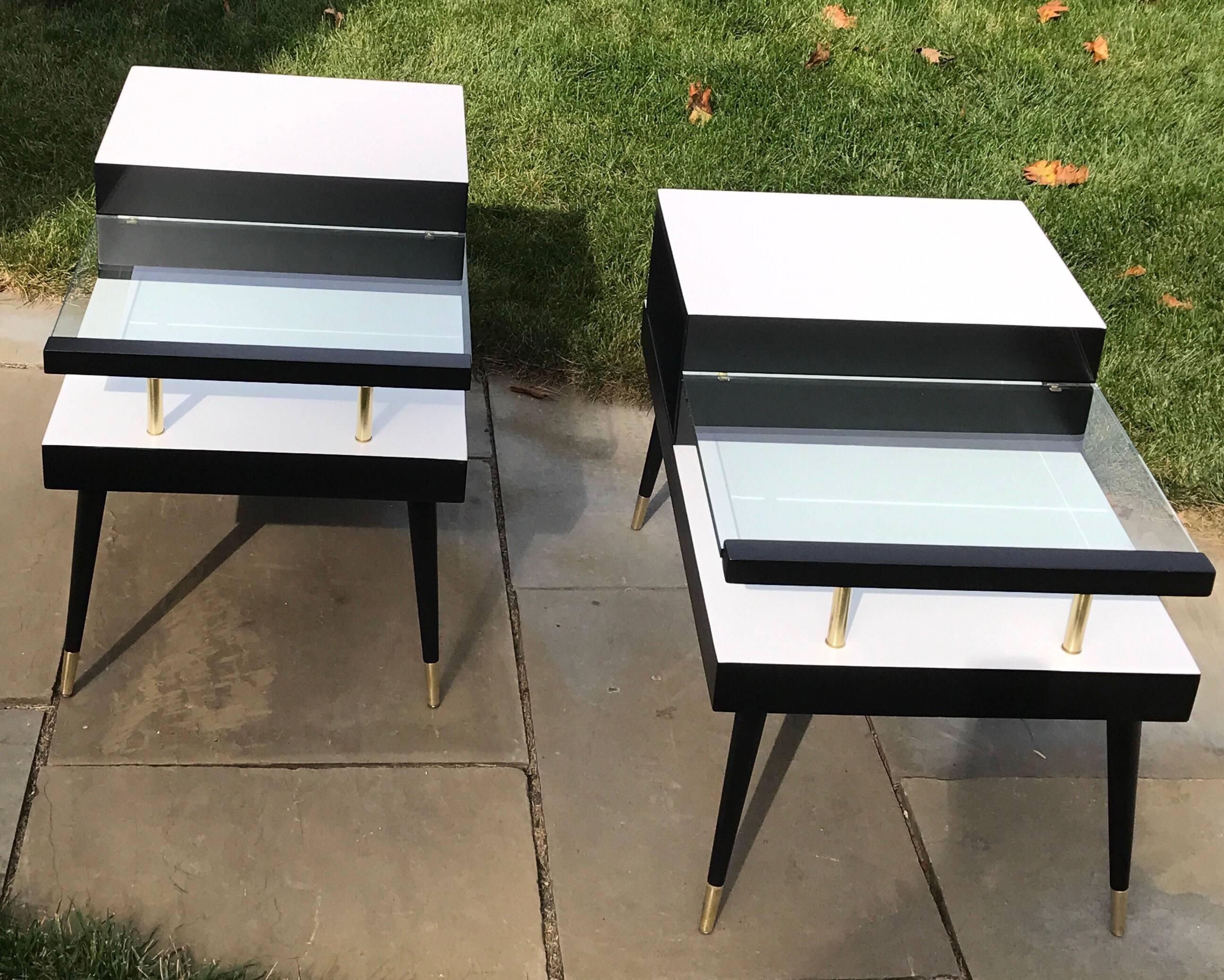 American Pair of Mid-Century Modern Side Tables 