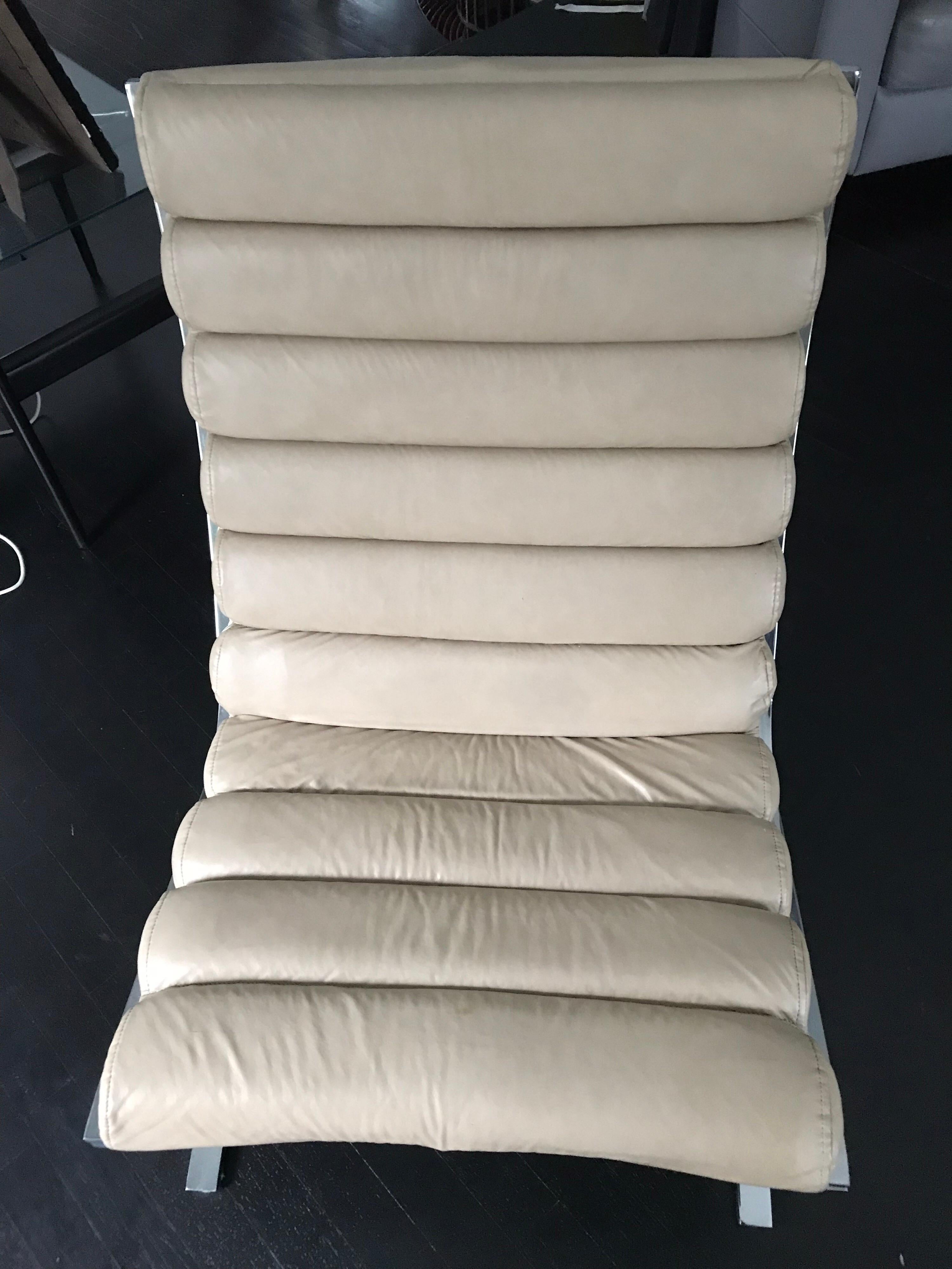 Mid-Century Modern DIA Lounge Chair