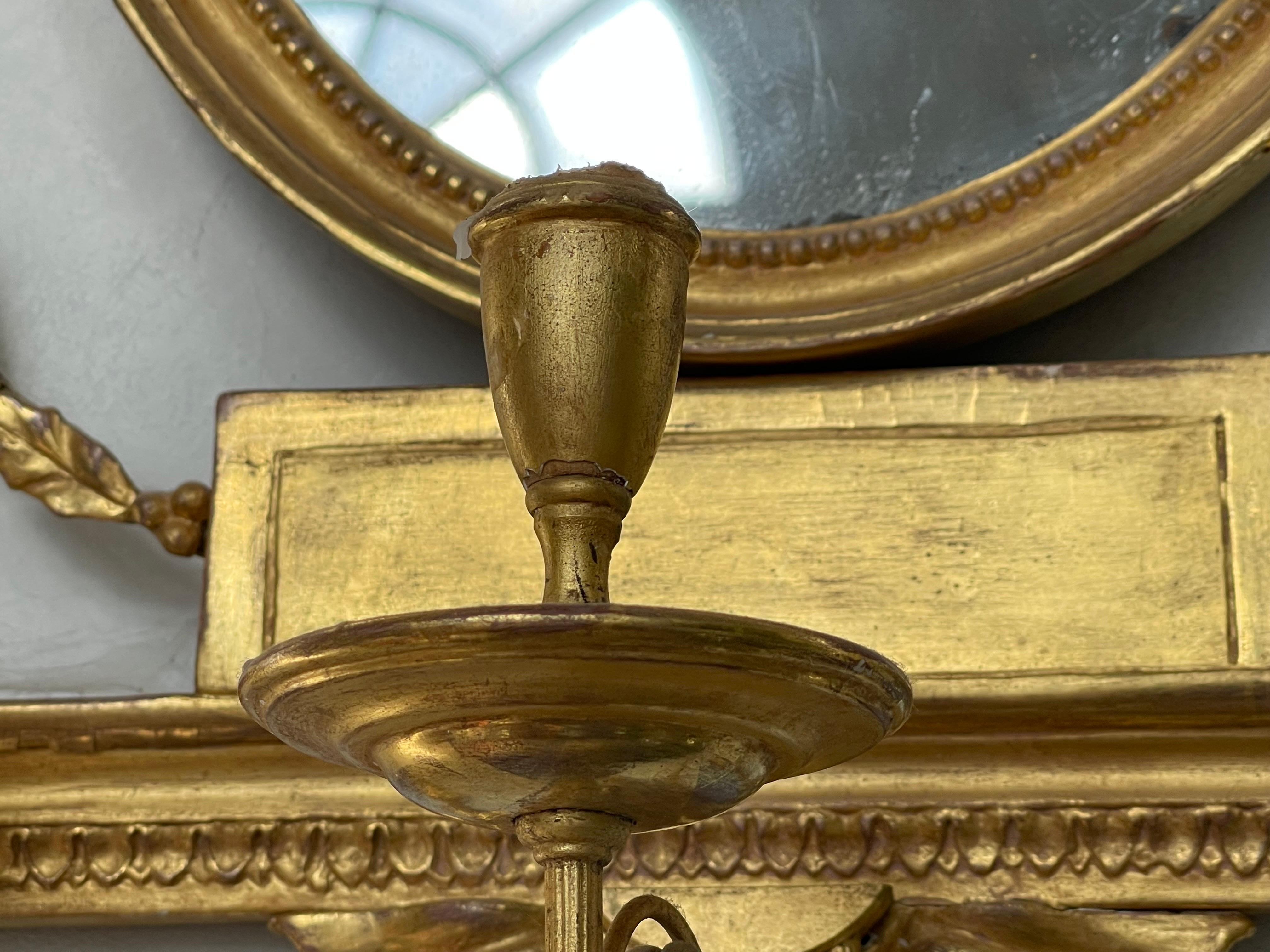Paire d'appliques murales à miroir doré Girandole sculptées à la main de style Adams  en vente 6
