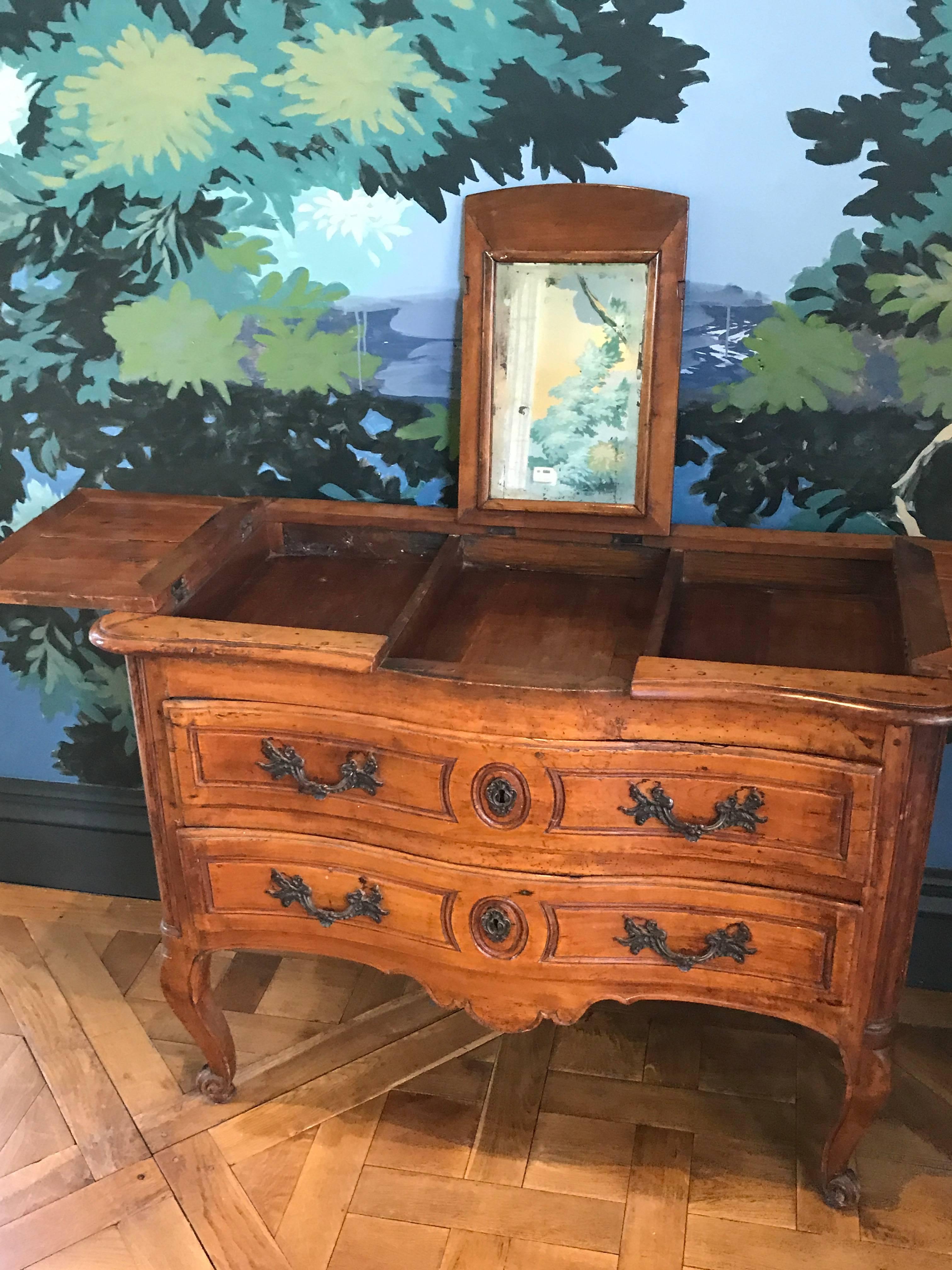 Louis XV Commode  In Good Condition In New Haven, CT