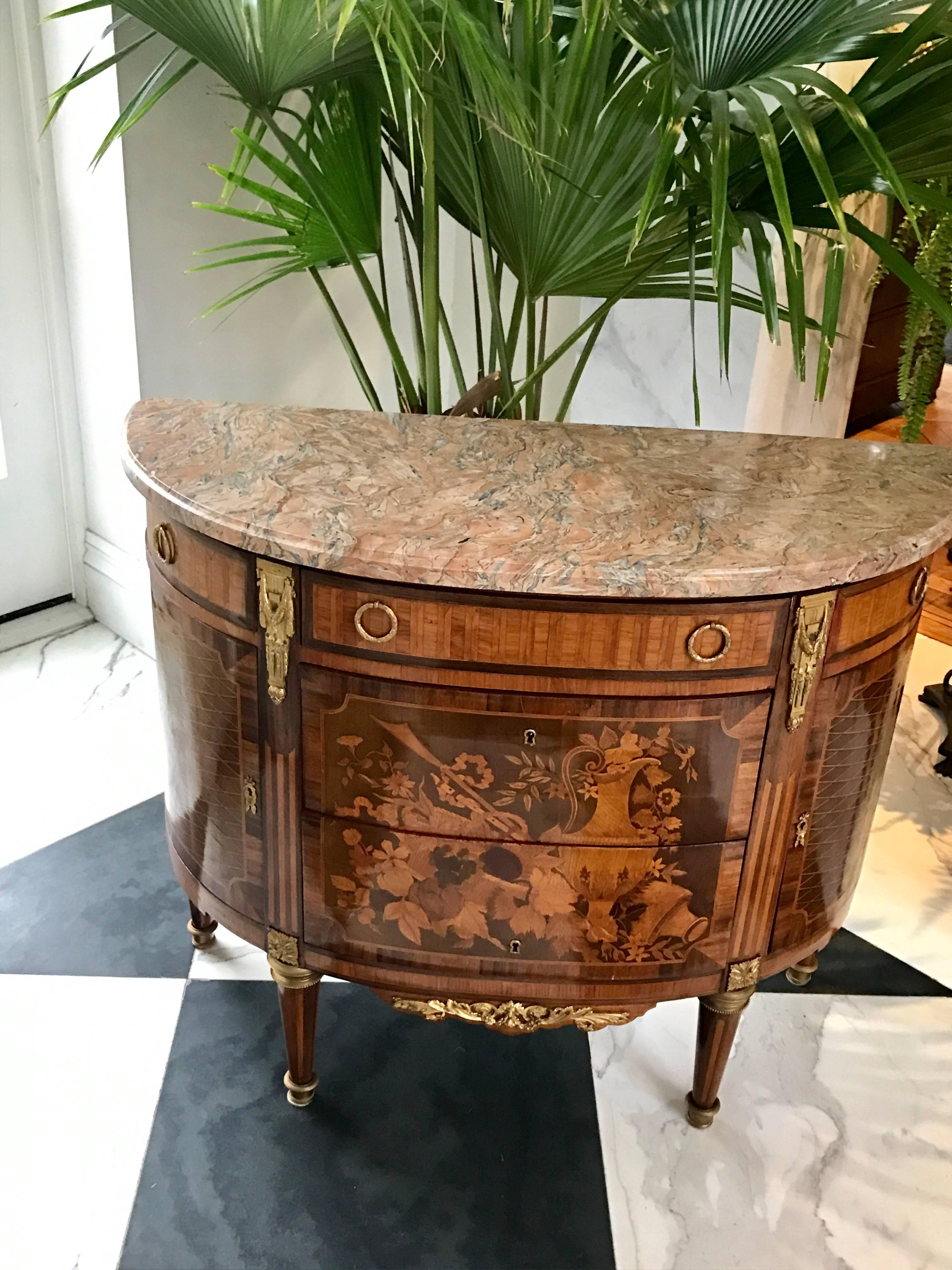 Louis XVI Commode In Good Condition In New Haven, CT