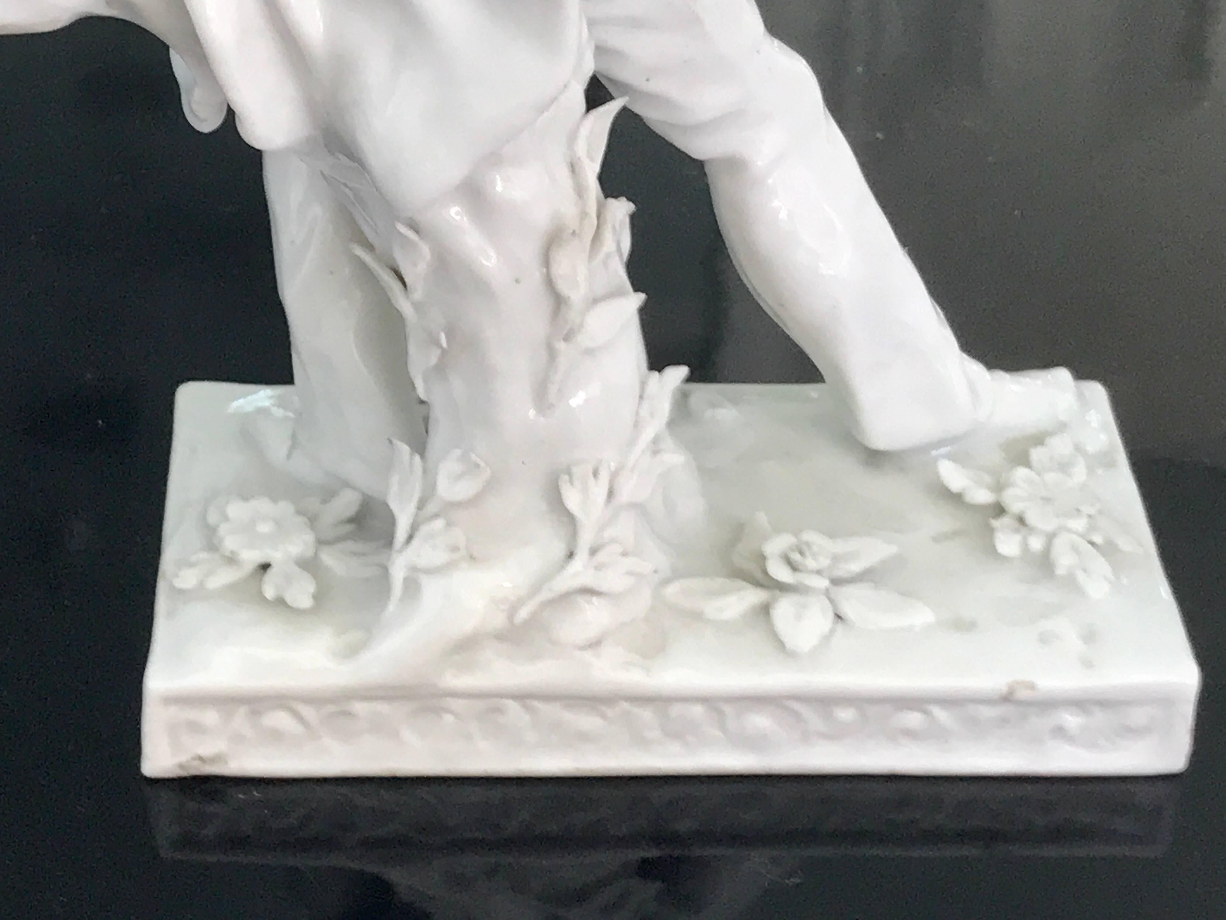 Milieu du XVIIIe siècle Paire de sculptures en porcelaine  en vente