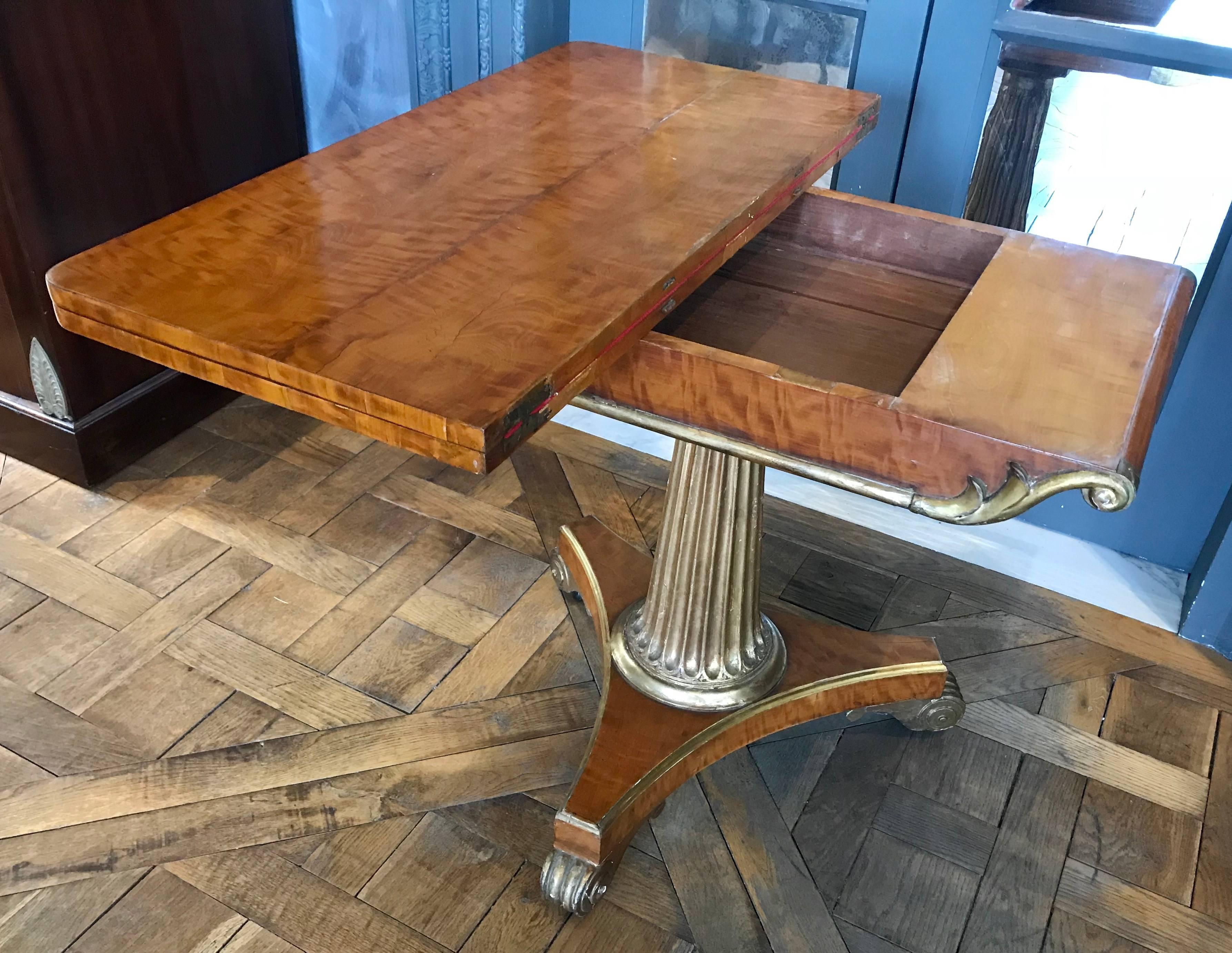 Neoclassical Card Table In Good Condition For Sale In New Haven, CT