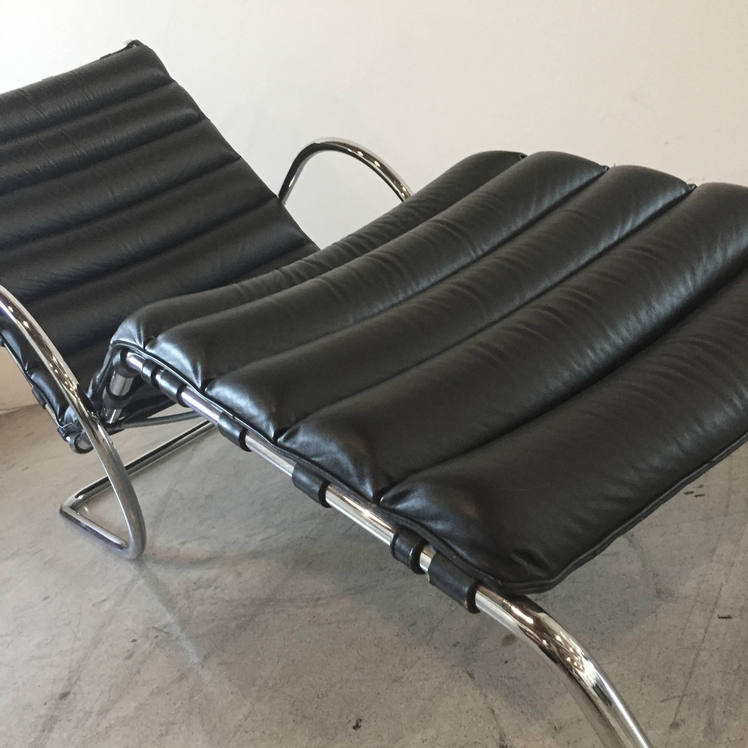 chaise longue mies van der rohe