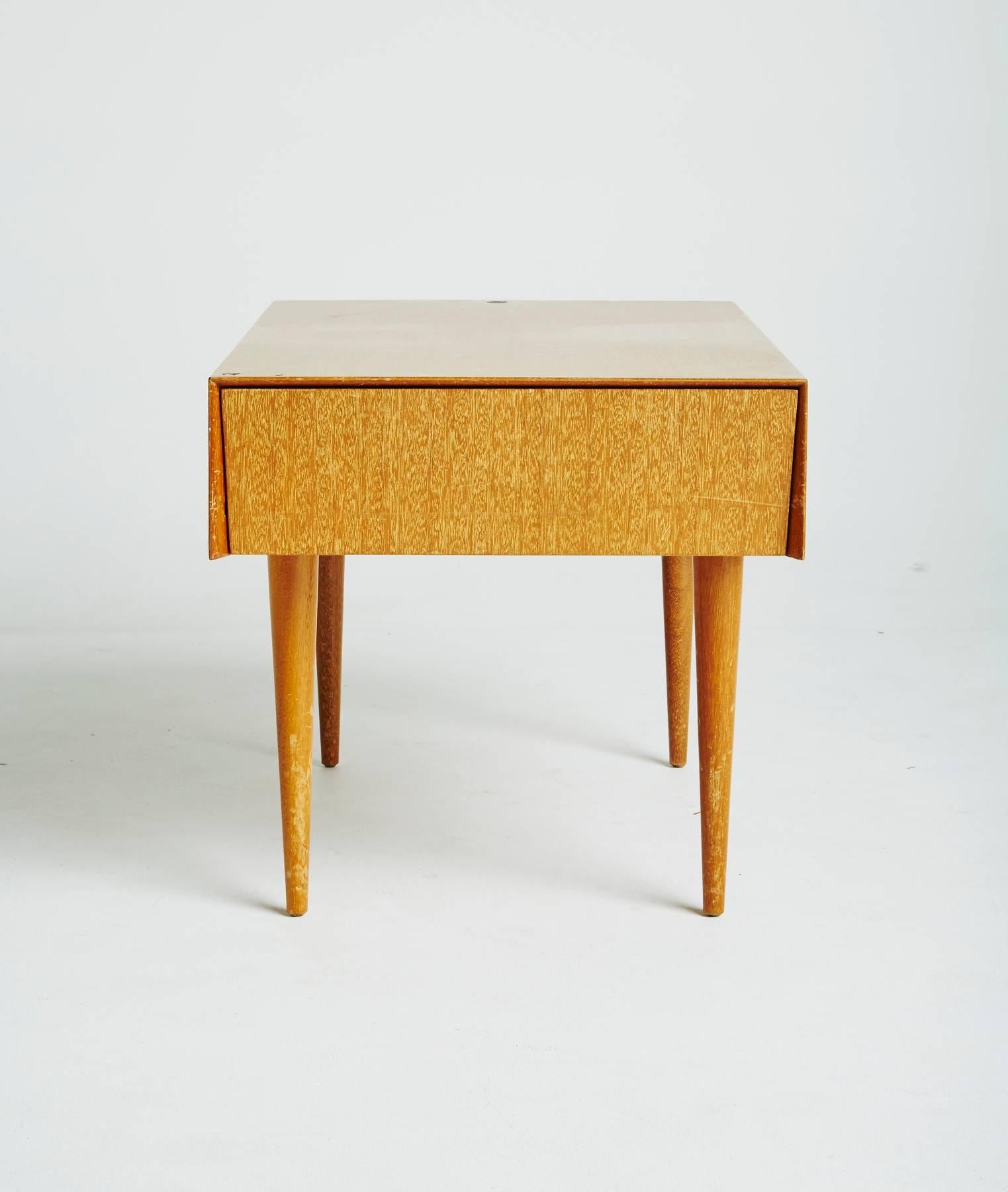 Paul Laszlo for Brown Saltman Light Ribbon Mahogany Side Table  In Excellent Condition In Los Angeles, CA