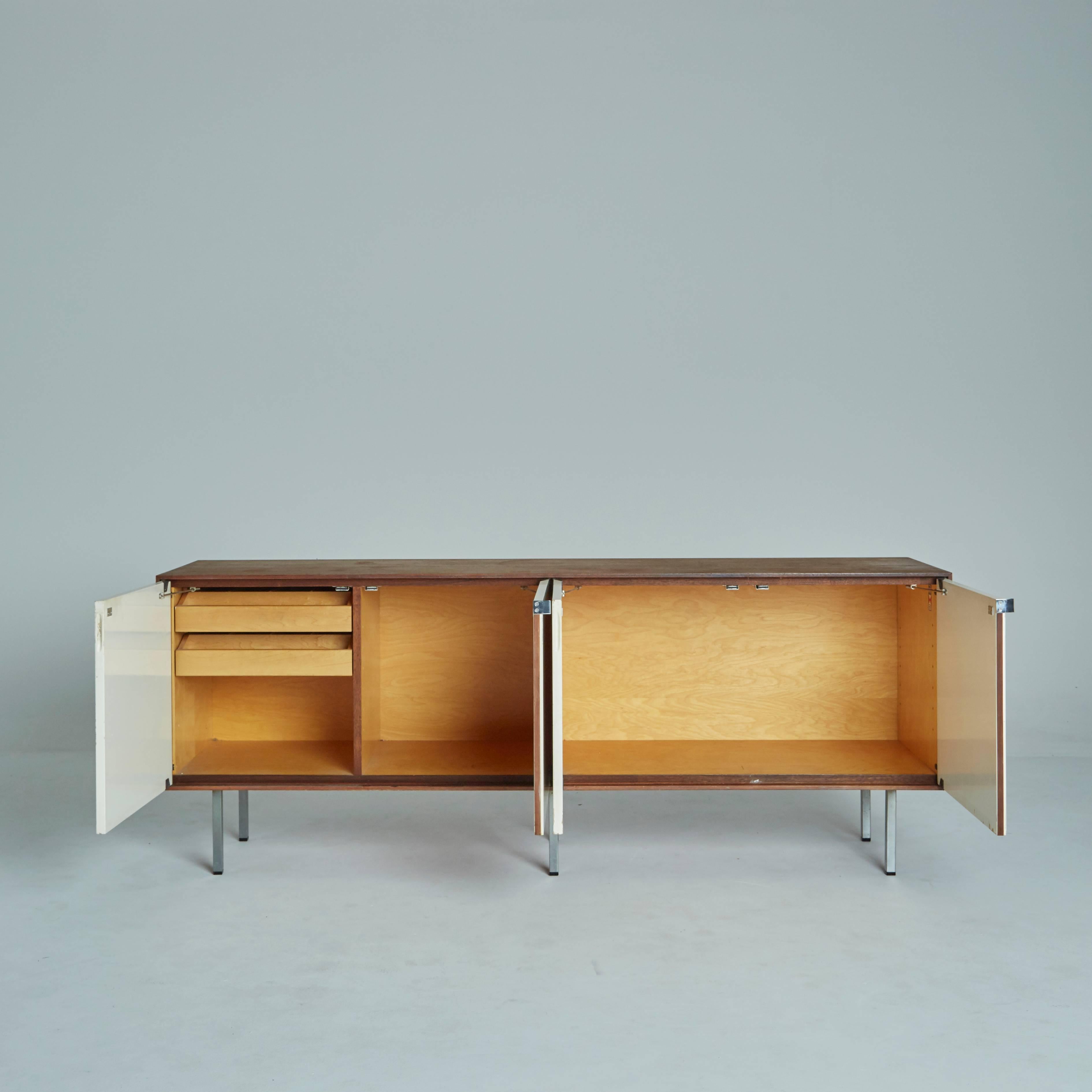 Mid-Century Modern Florence Knoll Walnut Credenza for Knoll Associates, Rare Early Production