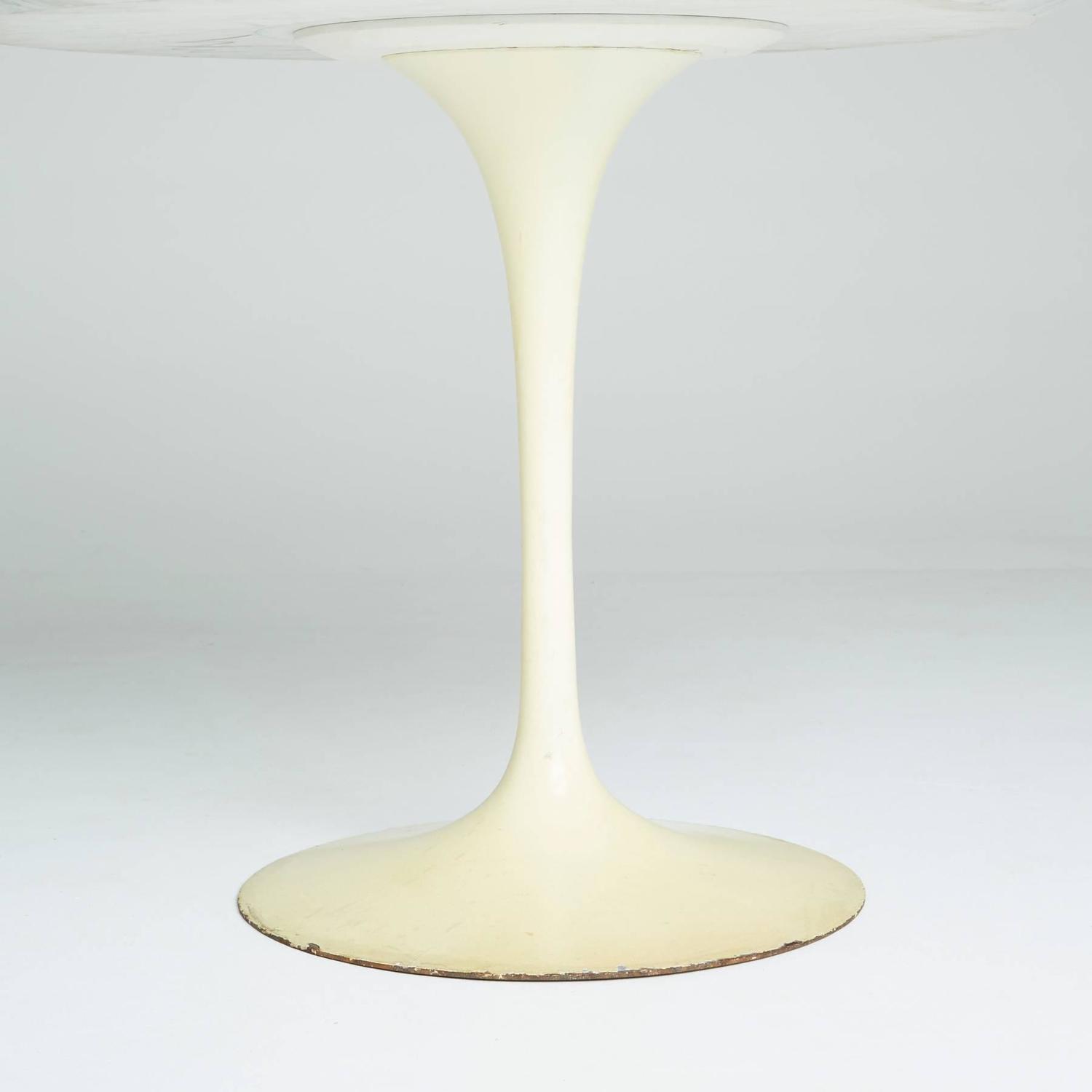 Early White Marble 39;Tulip39; Dining or Cafe Table by Eero Saarinen for 