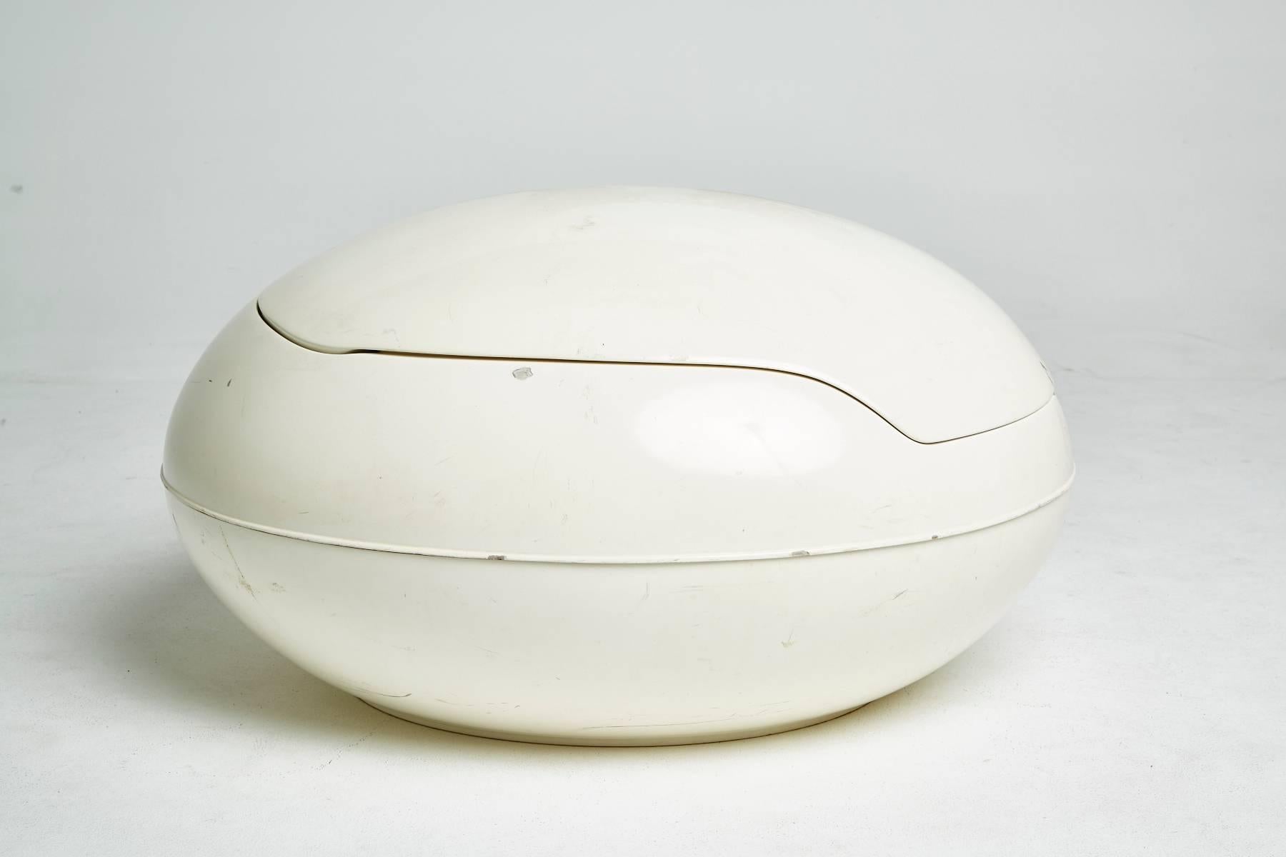 Garden Egg Chair by Peter Ghyczy, 1968 In Good Condition In Los Angeles, CA