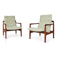 Jens Risom Floating Walnut Lounge Chairs Set of Four (4), Restored, Circa 1960