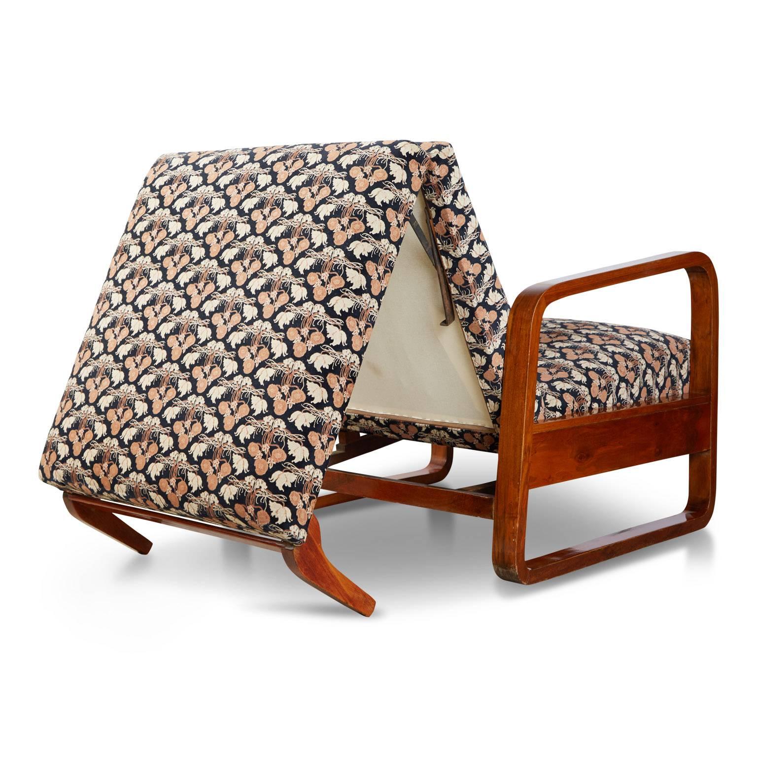 Early 20th Century Art Deco Sleeper Armchair with Fabric Attributed to William Morris, circa 1920