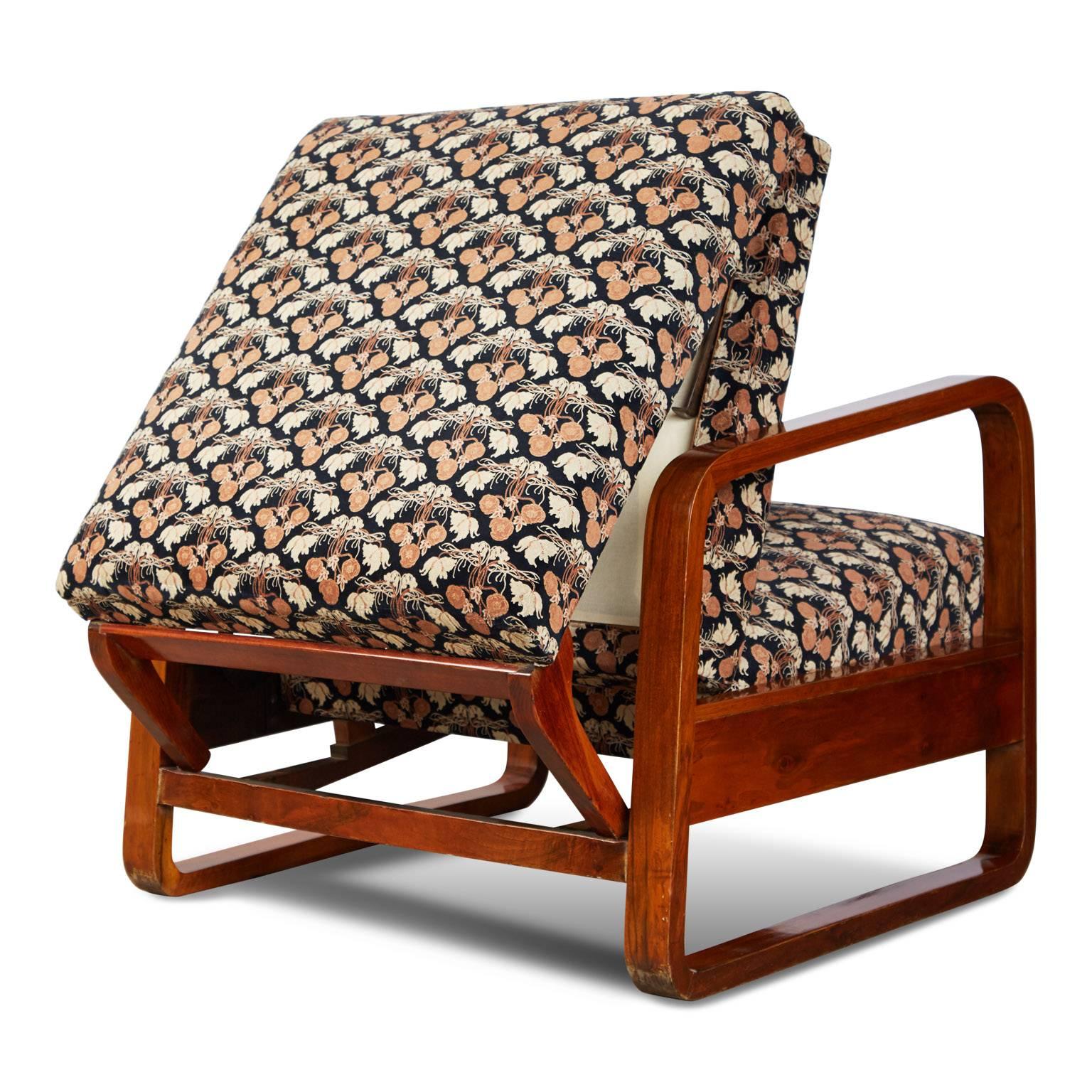 Art Deco Sleeper Armchair with Fabric Attributed to William Morris, circa 1920 In Excellent Condition In Los Angeles, CA