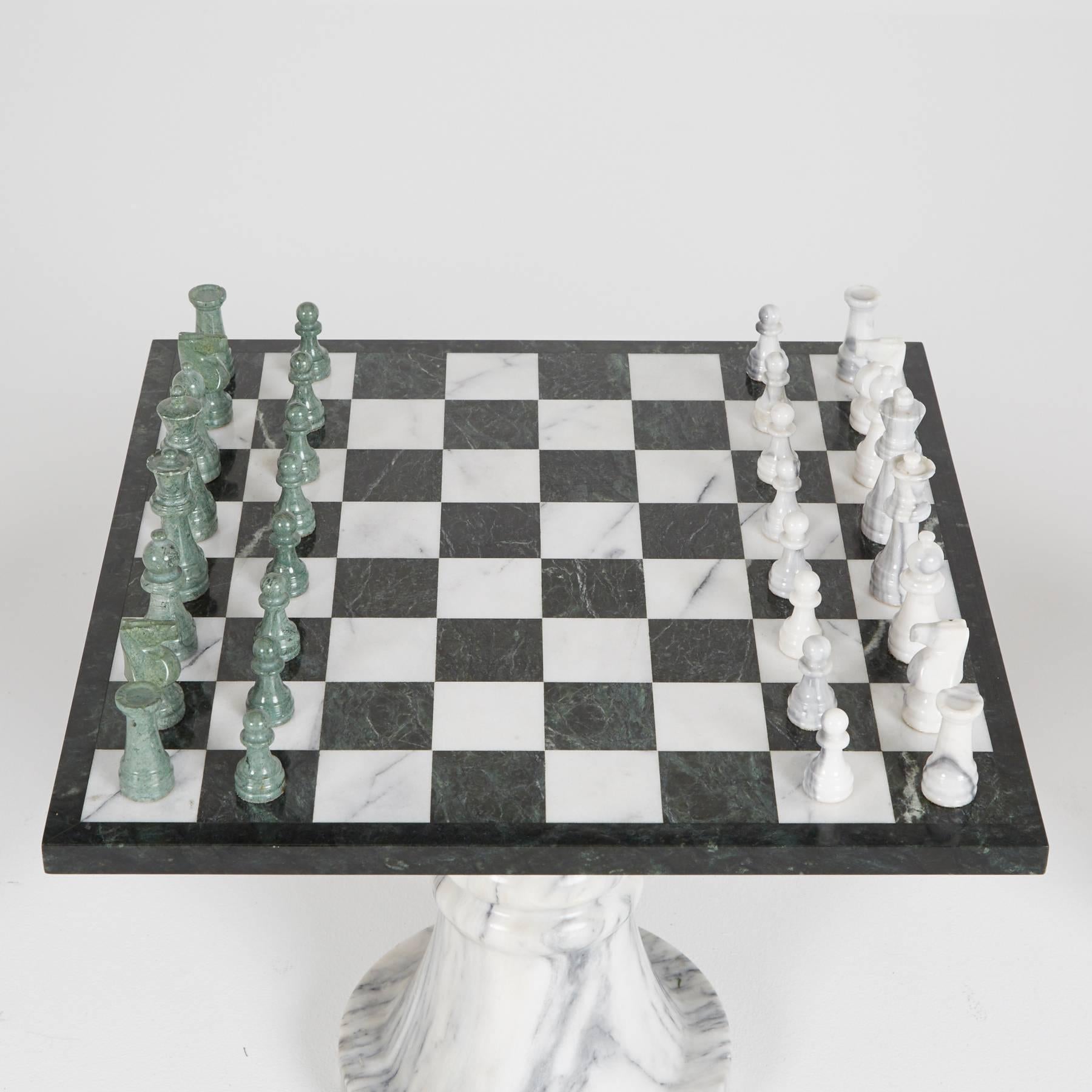 Carrera & Verde Guatemala Marble Pedestal Chess Set & Two Stools, circa 1980 In Good Condition In Los Angeles, CA