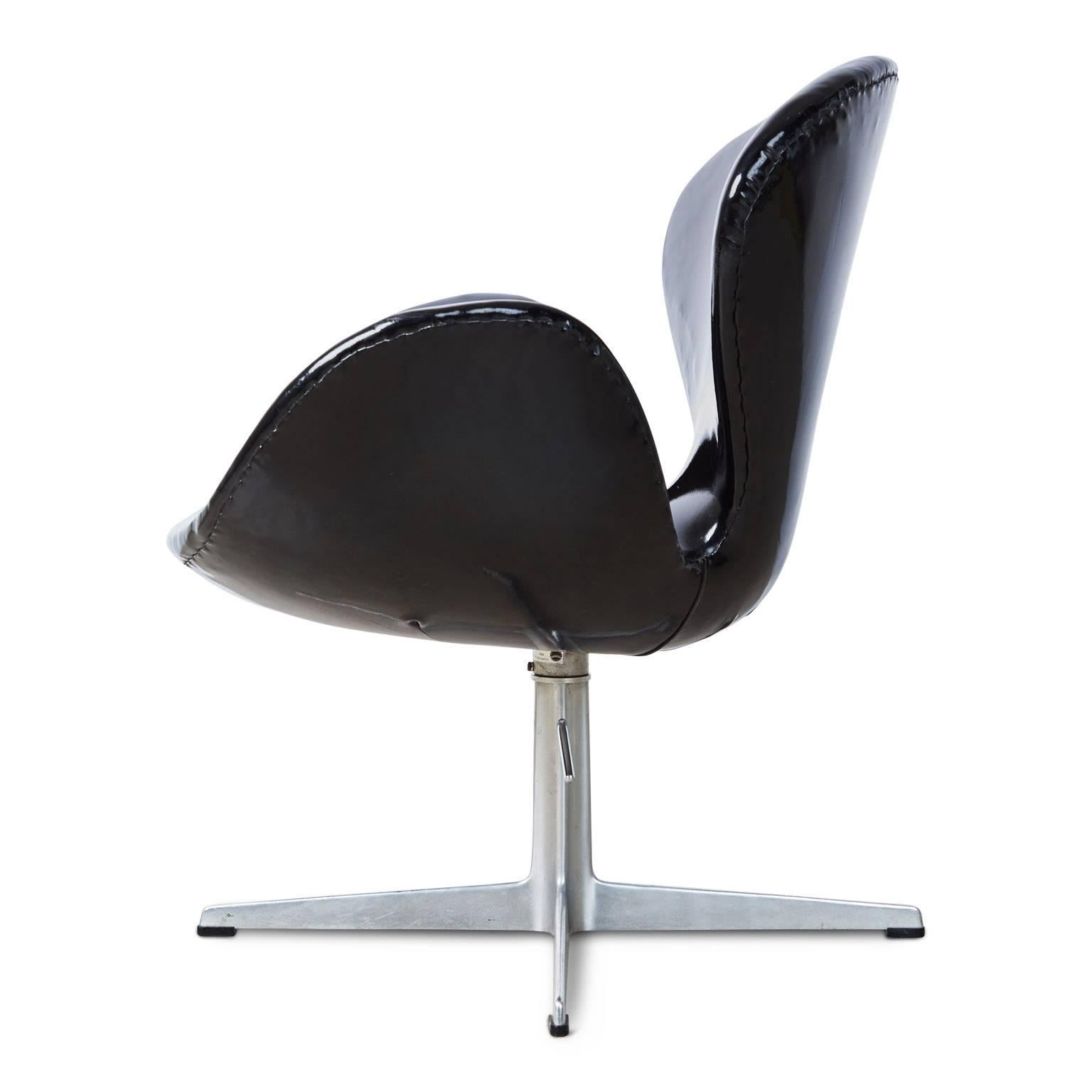 arne jacobsen swan chair original