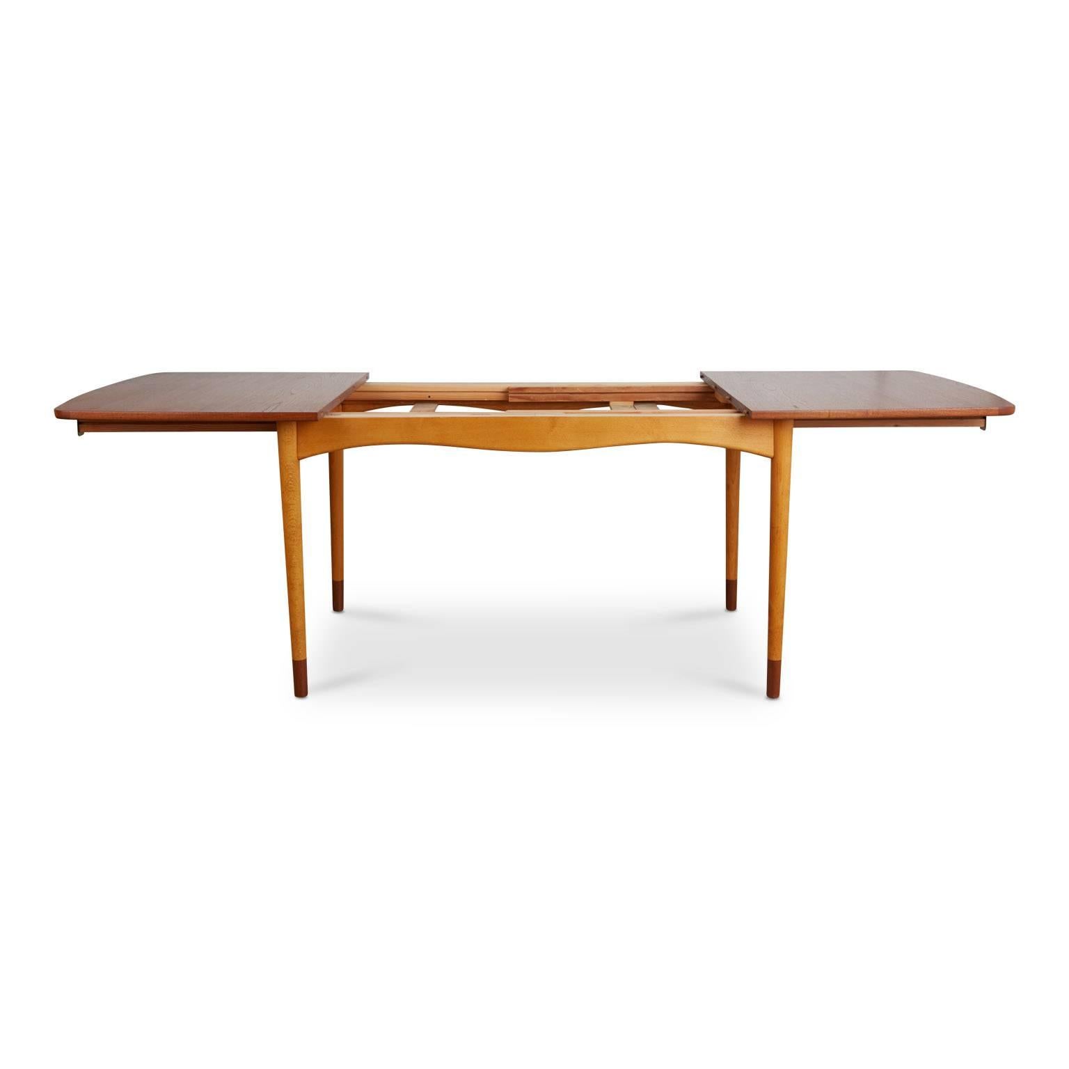 Finn Juhl Expandable Walnut Dining Table, circa 1960 1