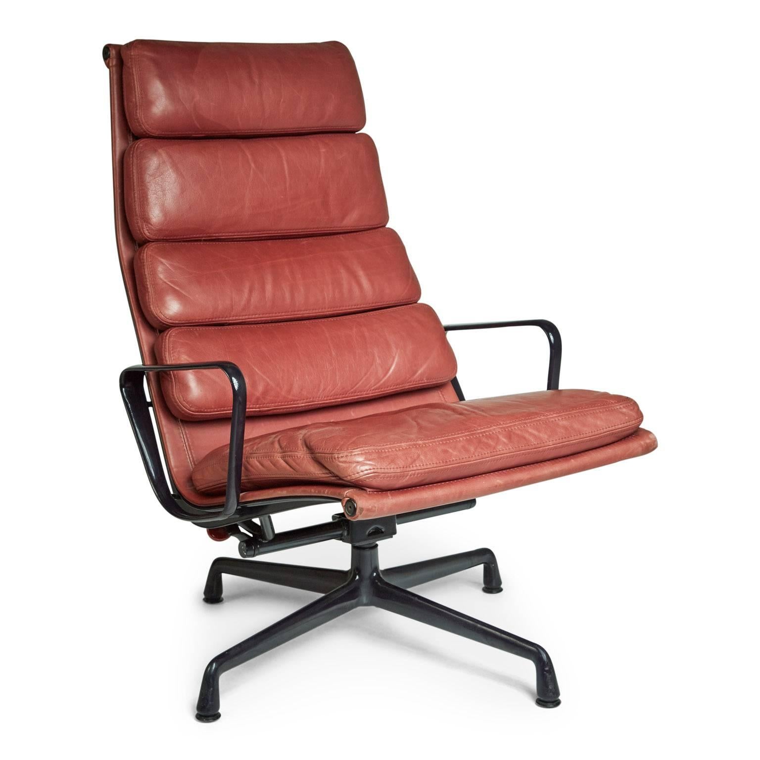 Powder-Coated Soft Pad Management and Executive Desk Chairs by Charles Eames for Herman Miller