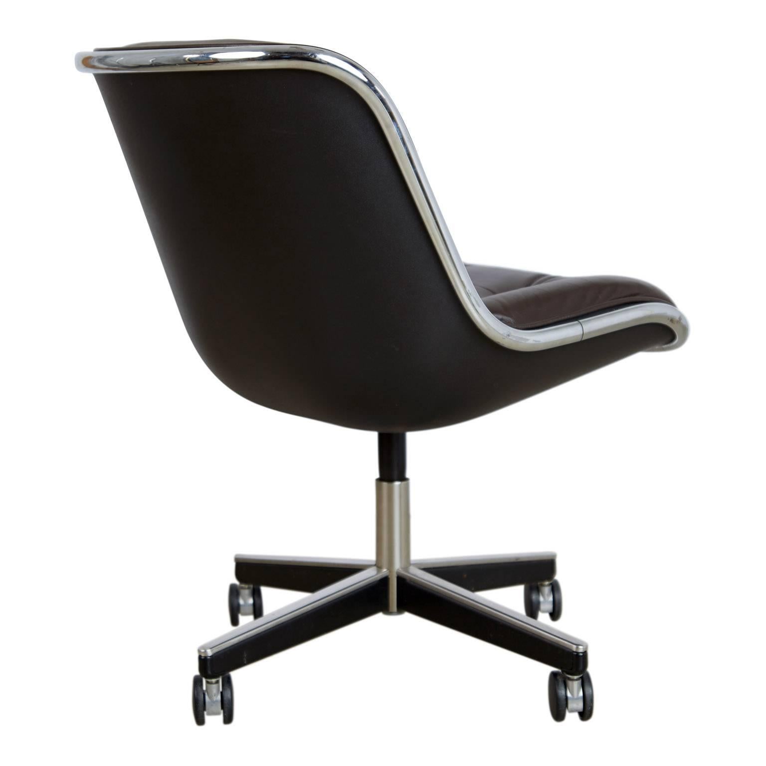 Mid-Century Modern Charles Pollock for Knoll Dark Brown Leather Executive Desk Chair, circa 1980
