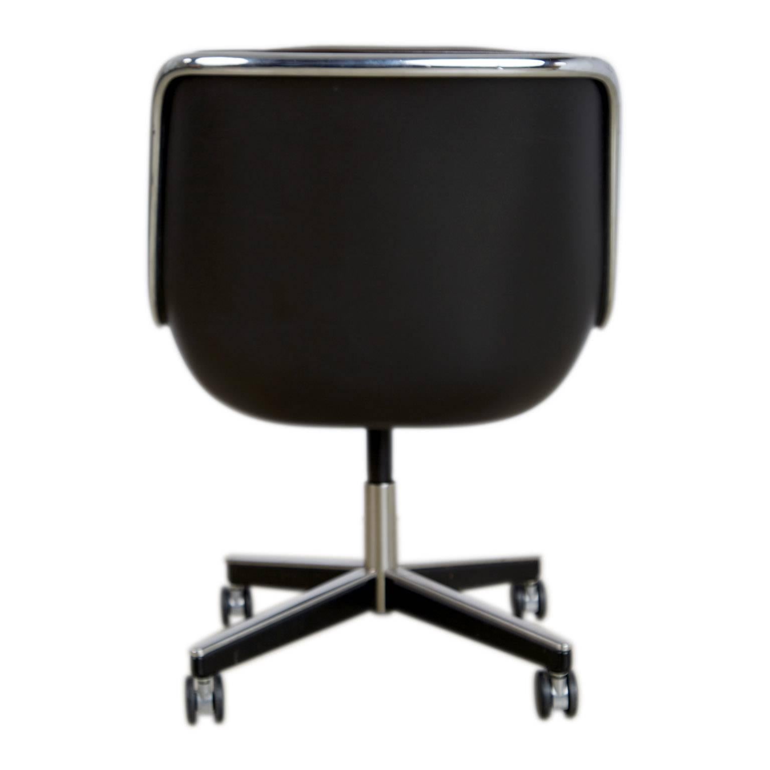 Charles Pollock for Knoll Dark Brown Leather Executive Desk Chair, circa 1980 In Excellent Condition In Los Angeles, CA