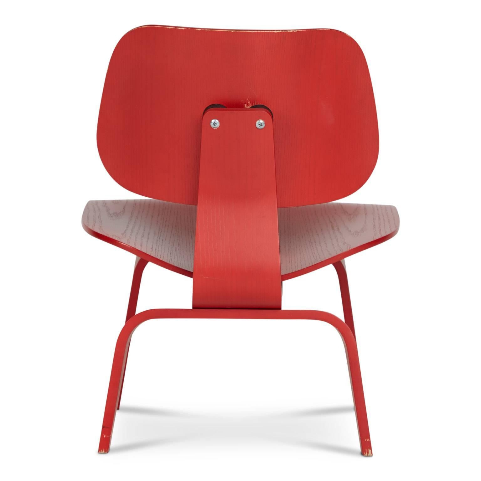 Charles and Ray Eames LCW Lounge Chair for Herman Miller In Good Condition In Los Angeles, CA