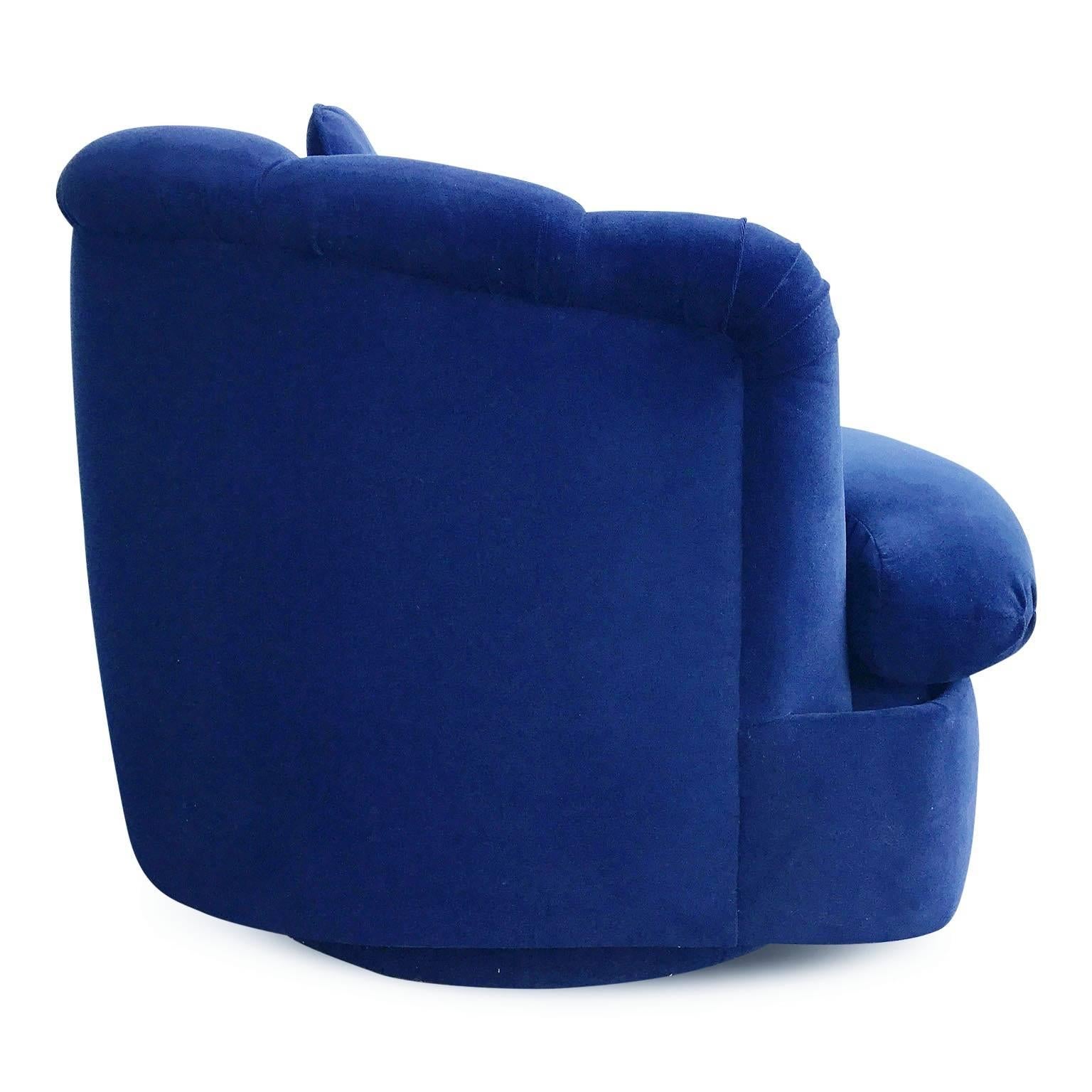 Mid-Century Modern Restored Velvet Swivel Lounge Chair by Milo Baughman for Thayer Coggin