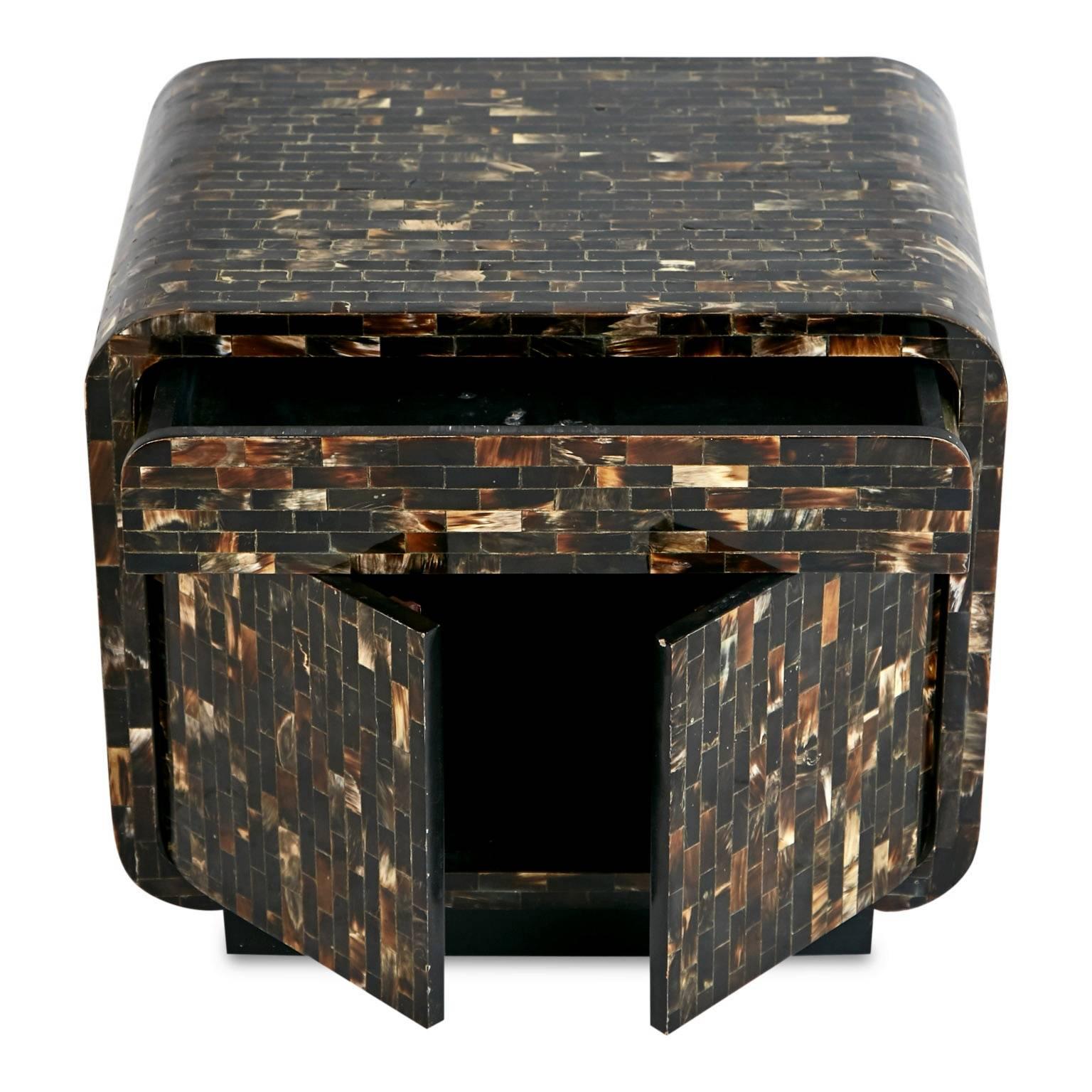 Enrique Garcel Tessellated Horn Waterfall Nightstands, Colombia, circa 1970 In Good Condition In Los Angeles, CA