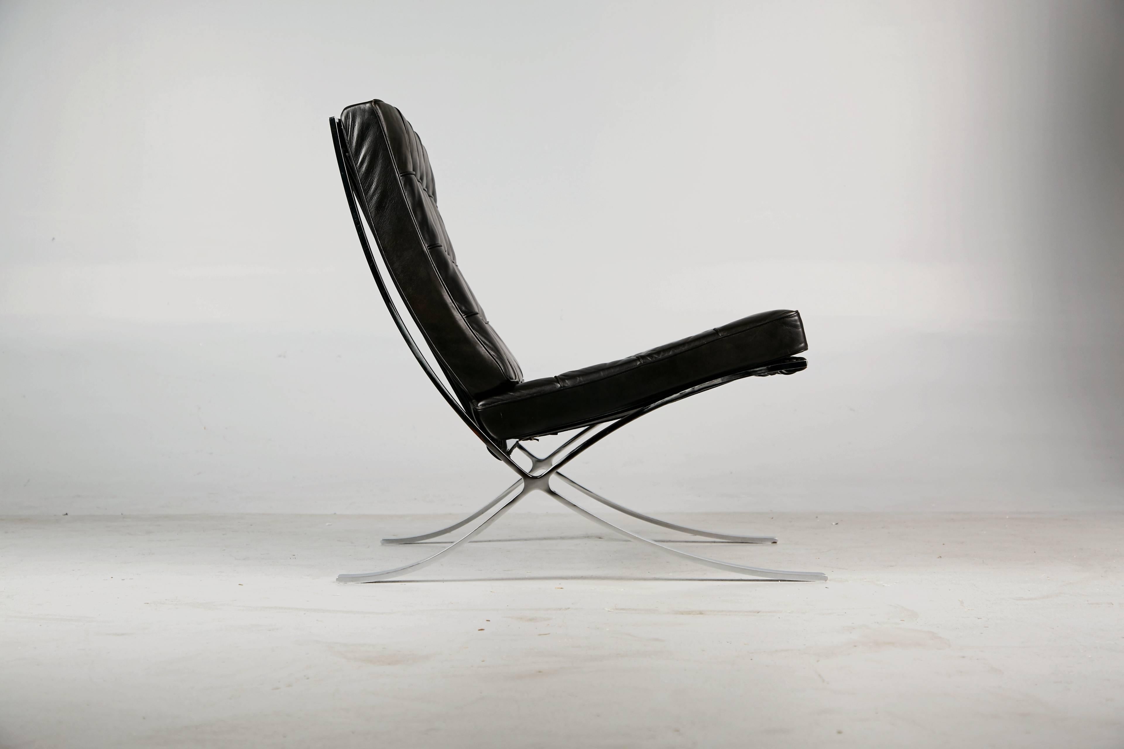 Signed Knoll Black Leather Barcelona Lounge Chair by Ludwig Mies van der Rohe In Good Condition In Los Angeles, CA