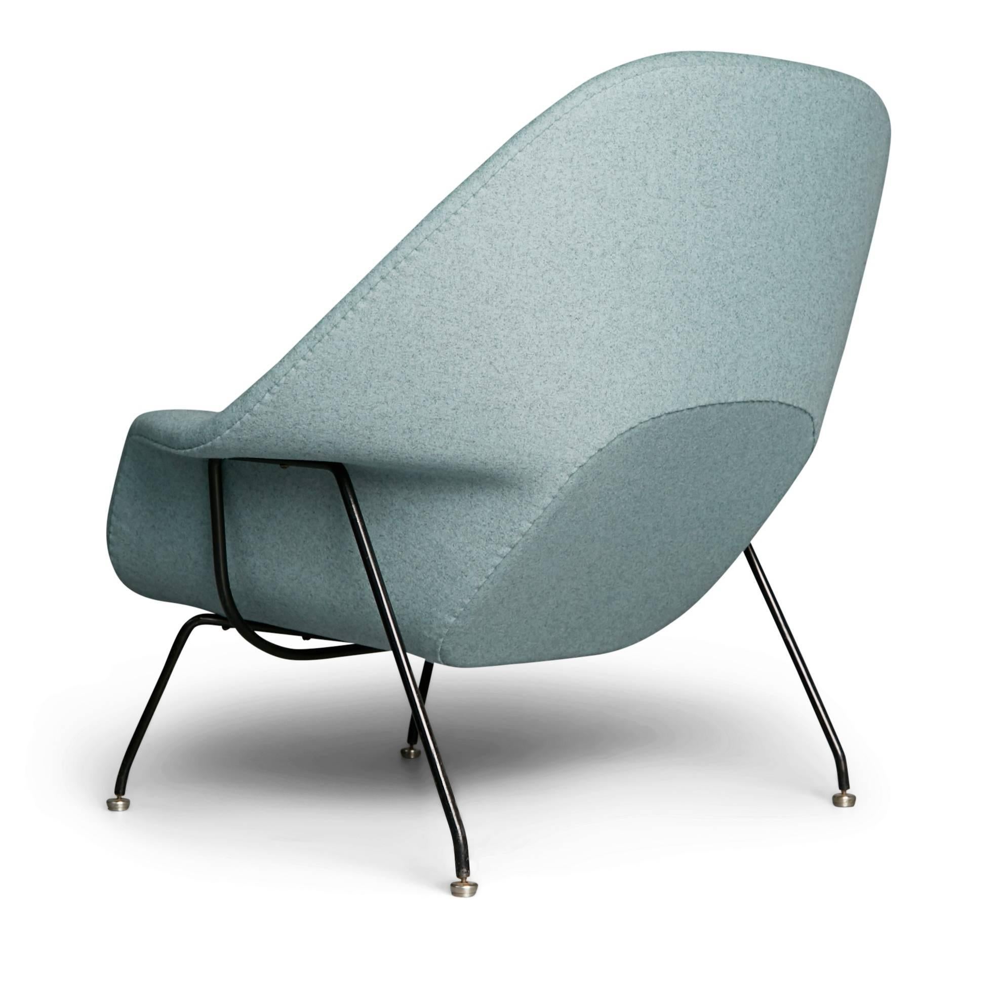 Mid-20th Century Newly Upholstered Womb Chair and Ottoman by Eero Saarinen for Knoll, circa 1950