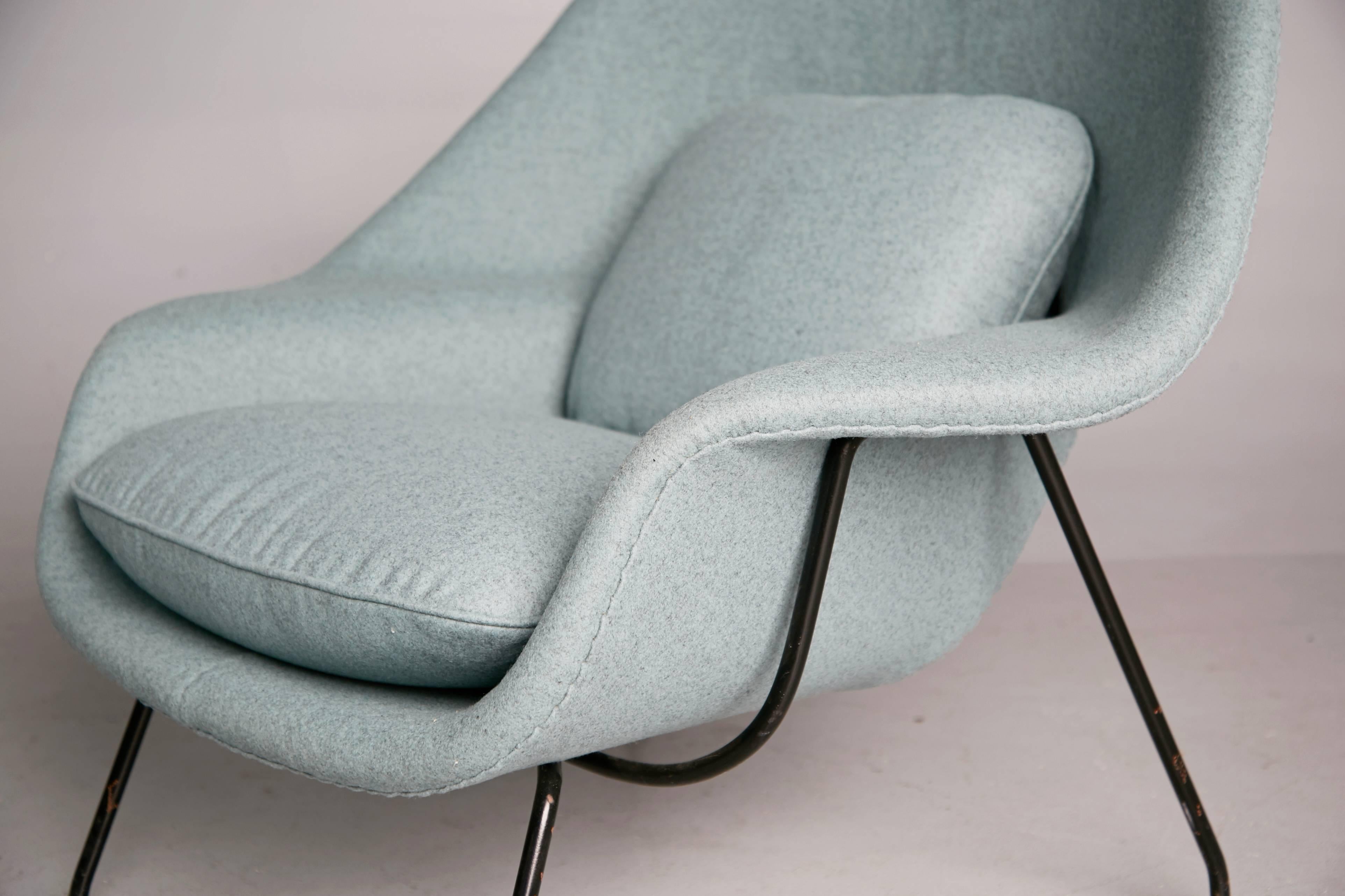 Newly Upholstered Womb Chair and Ottoman by Eero Saarinen for Knoll, circa 1950 1