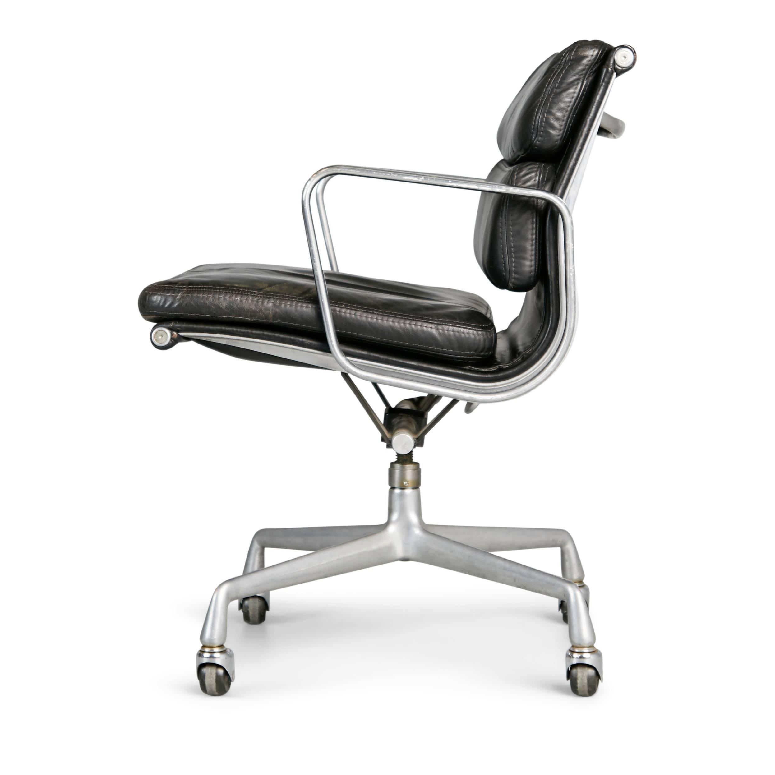 American Charles Eames for Herman Miller Black Soft Pad Management Chairs, circa 1980