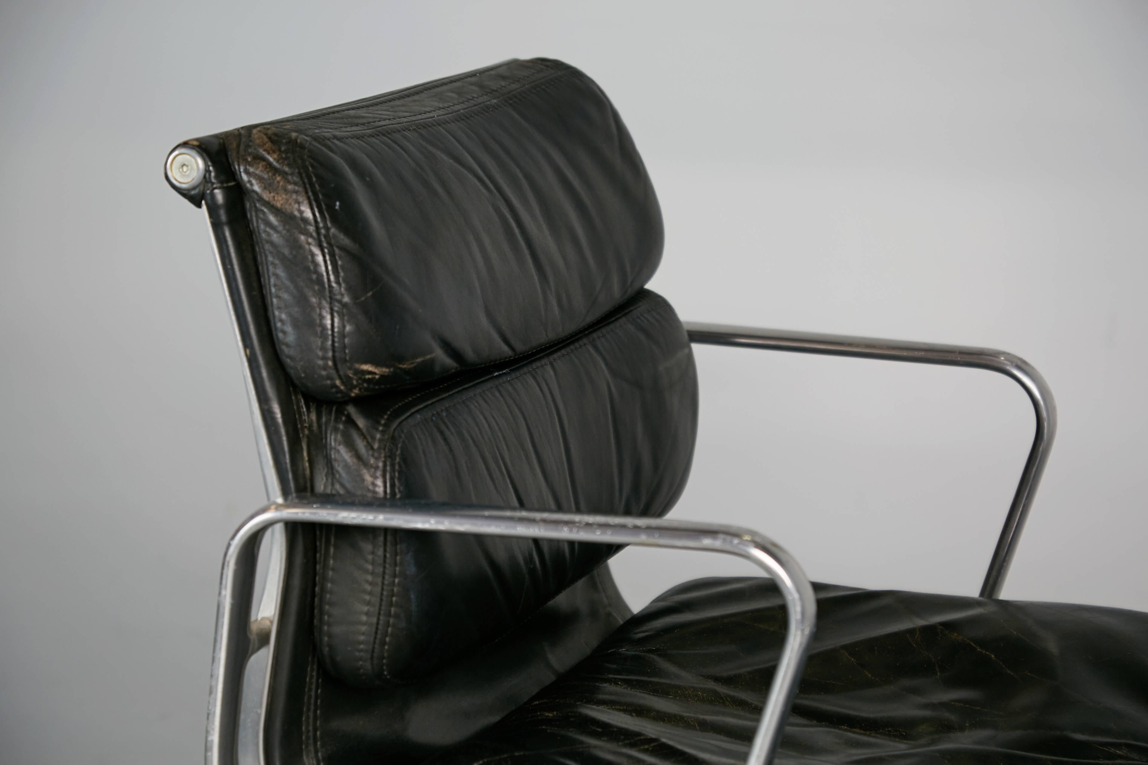 Charles Eames for Herman Miller Black Soft Pad Management Chairs, circa 1980 3