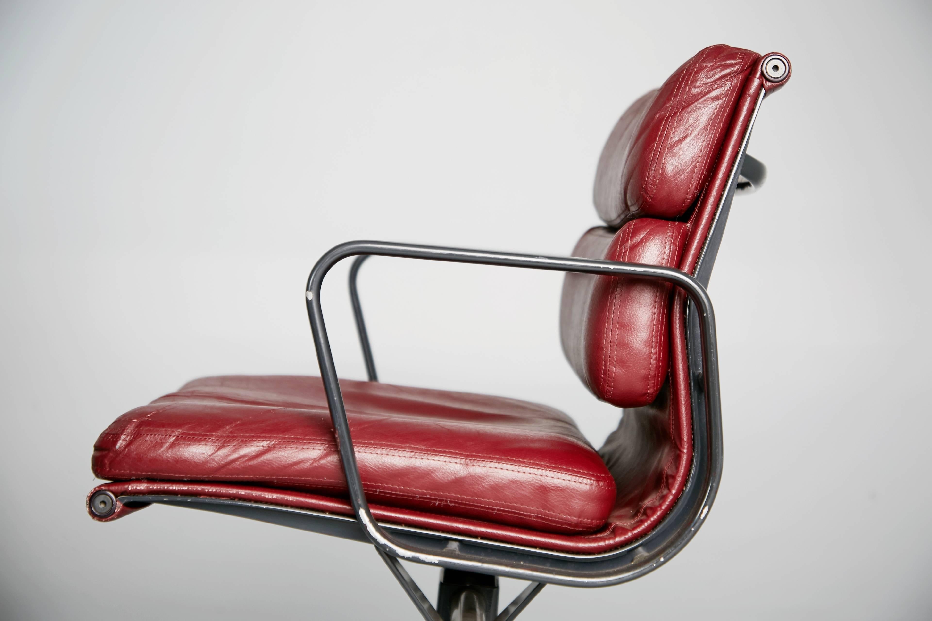 Charles Eames for Herman Miller Burgundy Soft Pad Management Chairs, circa 1980 2