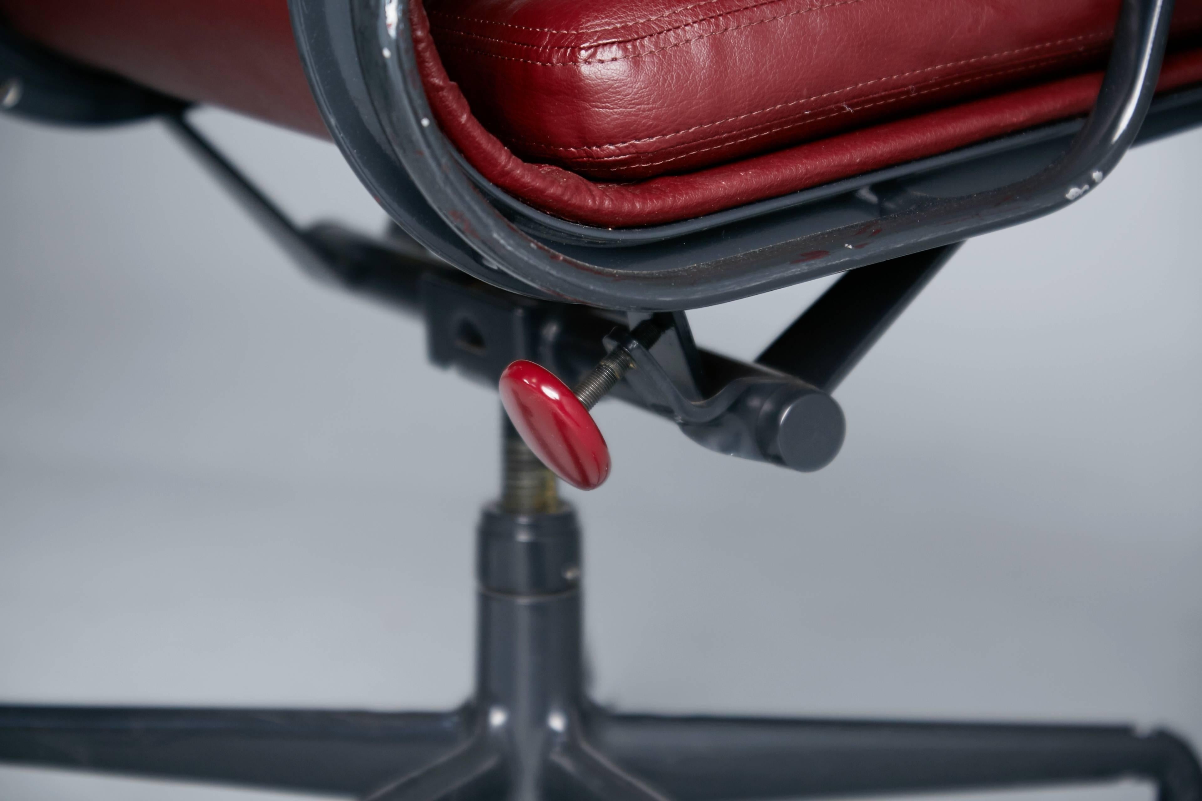 Charles Eames for Herman Miller Burgundy Soft Pad Management Chairs, circa 1980 3