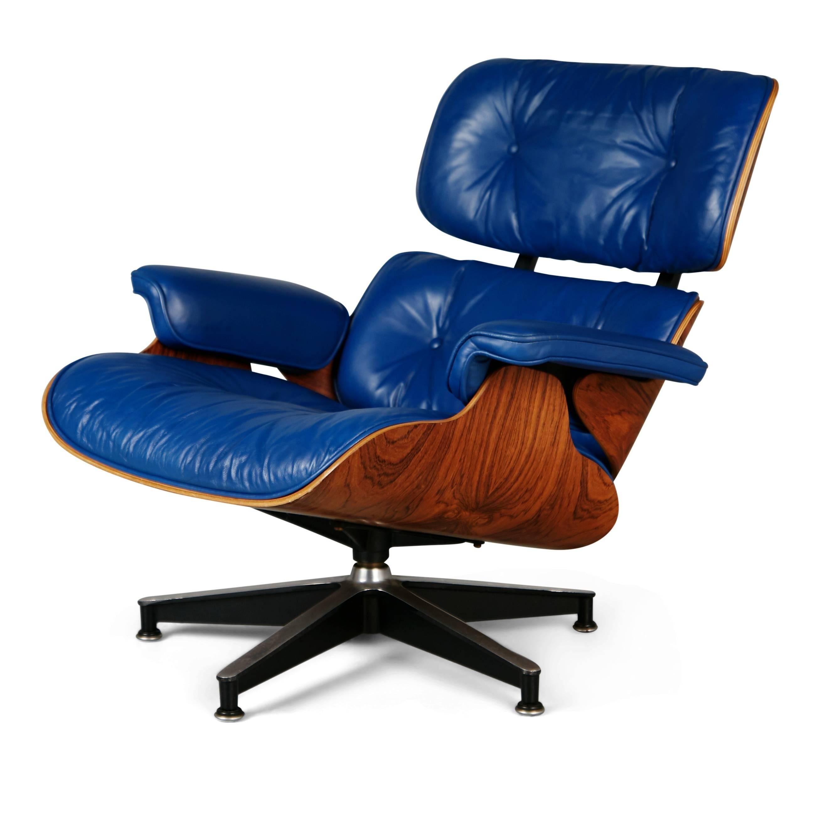 Mid-Century Modern Blue Leather and Rosewood Eames Lounge Chair 670 for Herman Miller, circa 1960