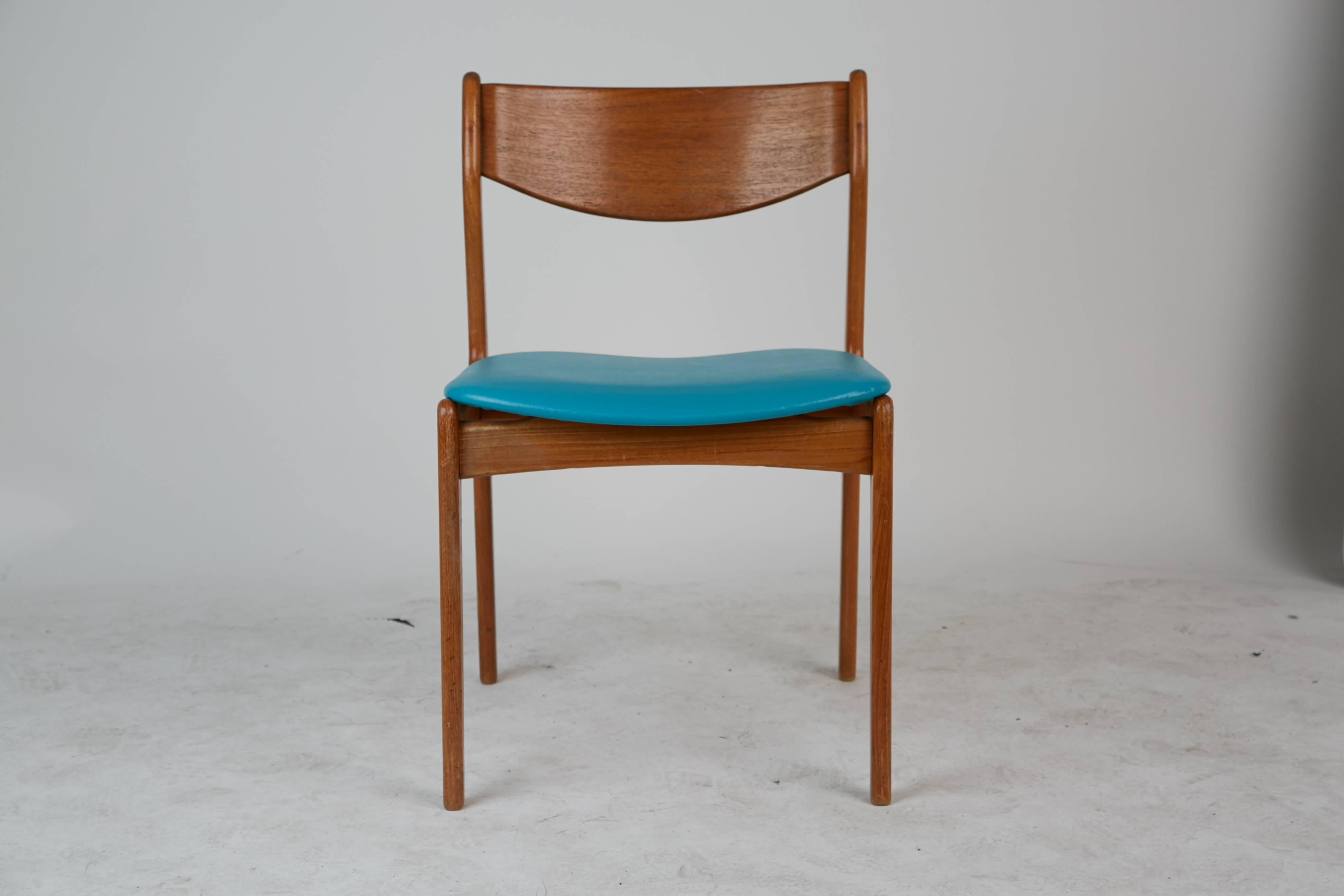 This attractive Danish Modern teak side chair with teal upholstery, circa 1960 is a great mid century modern addition to any space. This side chair is fabricated from teak featuring the use of clean lines and minimal design. The seat has been