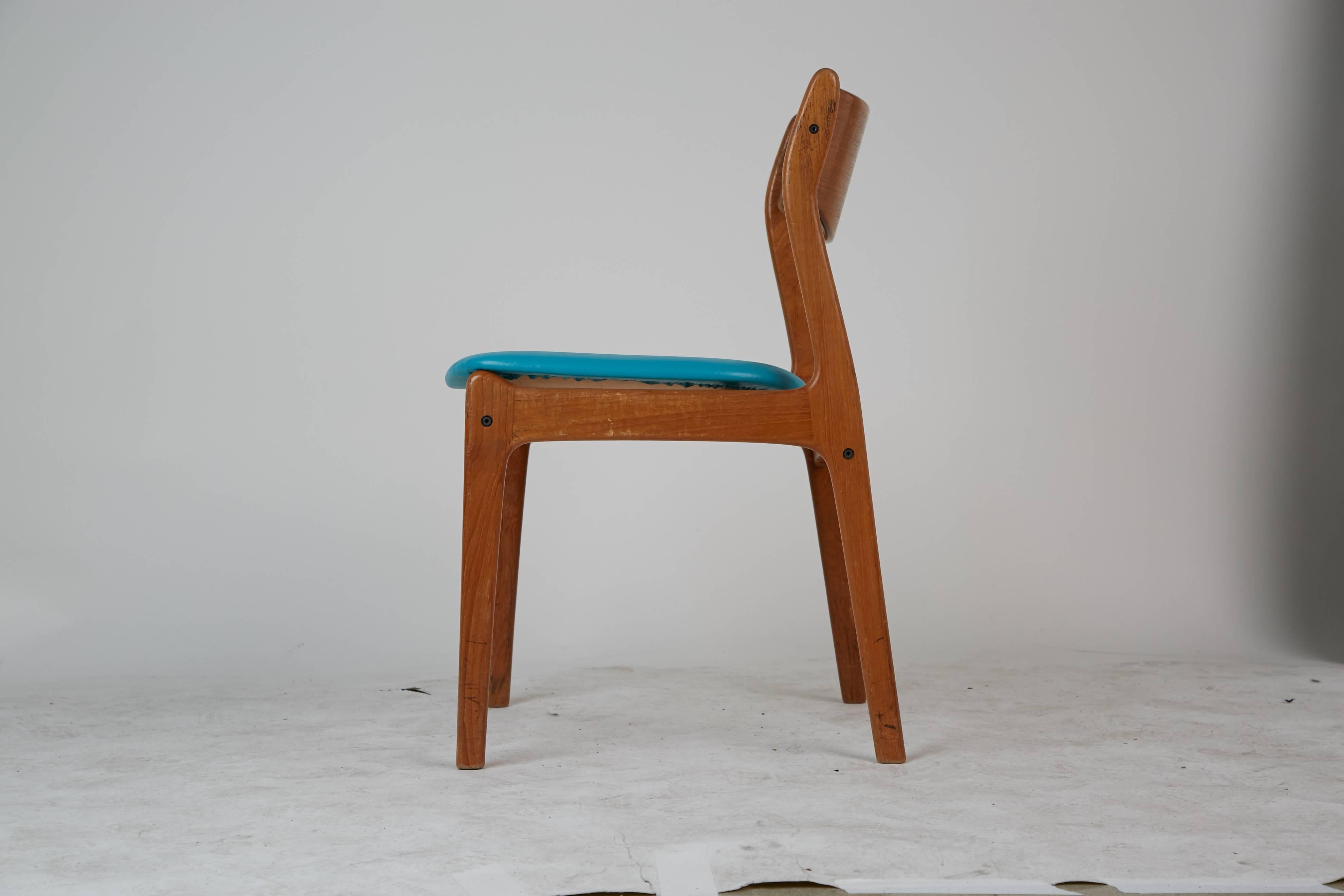 Danish Modern Teak Side Chair with Teal Upholstery, Circa 1960 In Excellent Condition In Los Angeles, CA