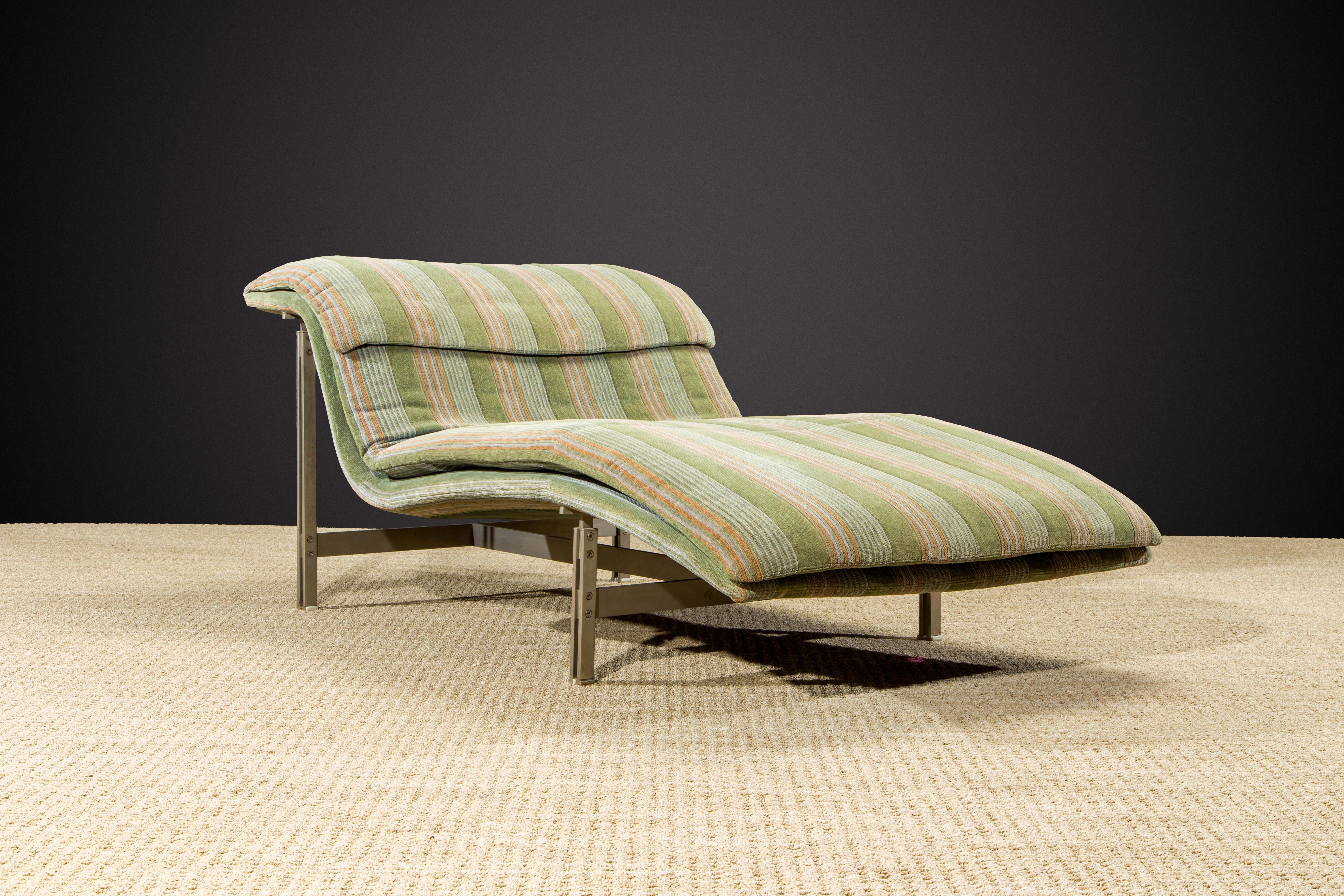 This eye catching 'Wave' chaise lounge by Giovanni Offredi for Saporiti Italia was designed in 1974 and was an instant hit to interior designers and fashion forward interior decors.  Italian cutting edge sensibility and style along with high quality