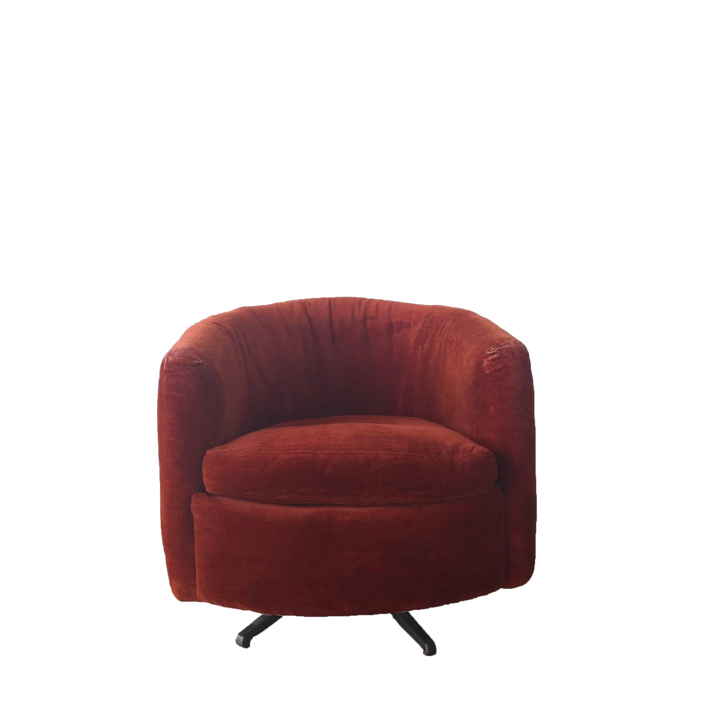 Luscious orange barrel-back swivel chair in classic Milo Baughman style. Manufactured by Thayer Coggin, circa 1970. Perfect for a living room, lounge, or man cave. Velour upholstery, metal base.

WAS $ 1999.00 NOW $ 1,599.00