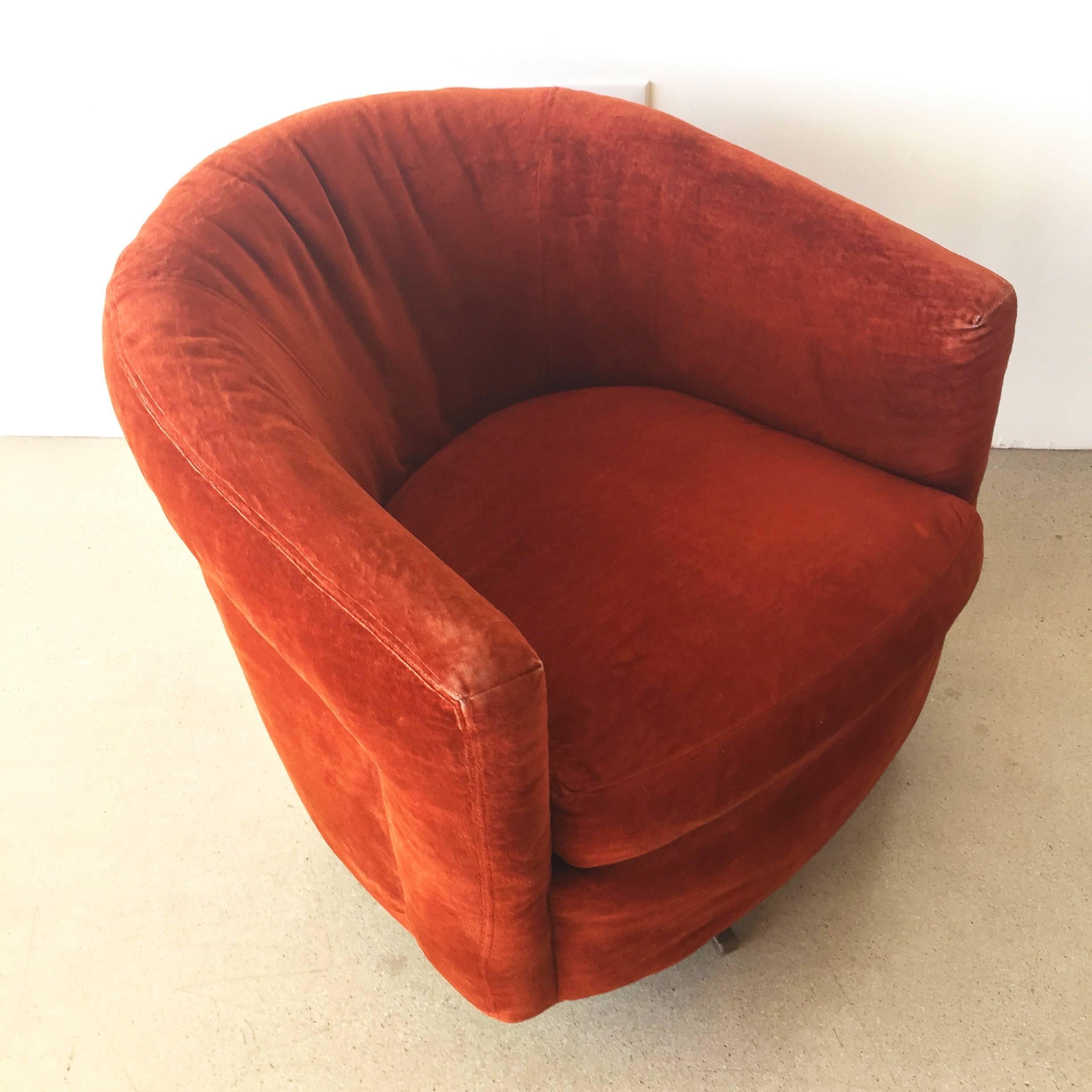 SEASONAL DEAL- Lounge Swivel Chair -In the style of Milo Baughman In Good Condition In Los Angeles, CA