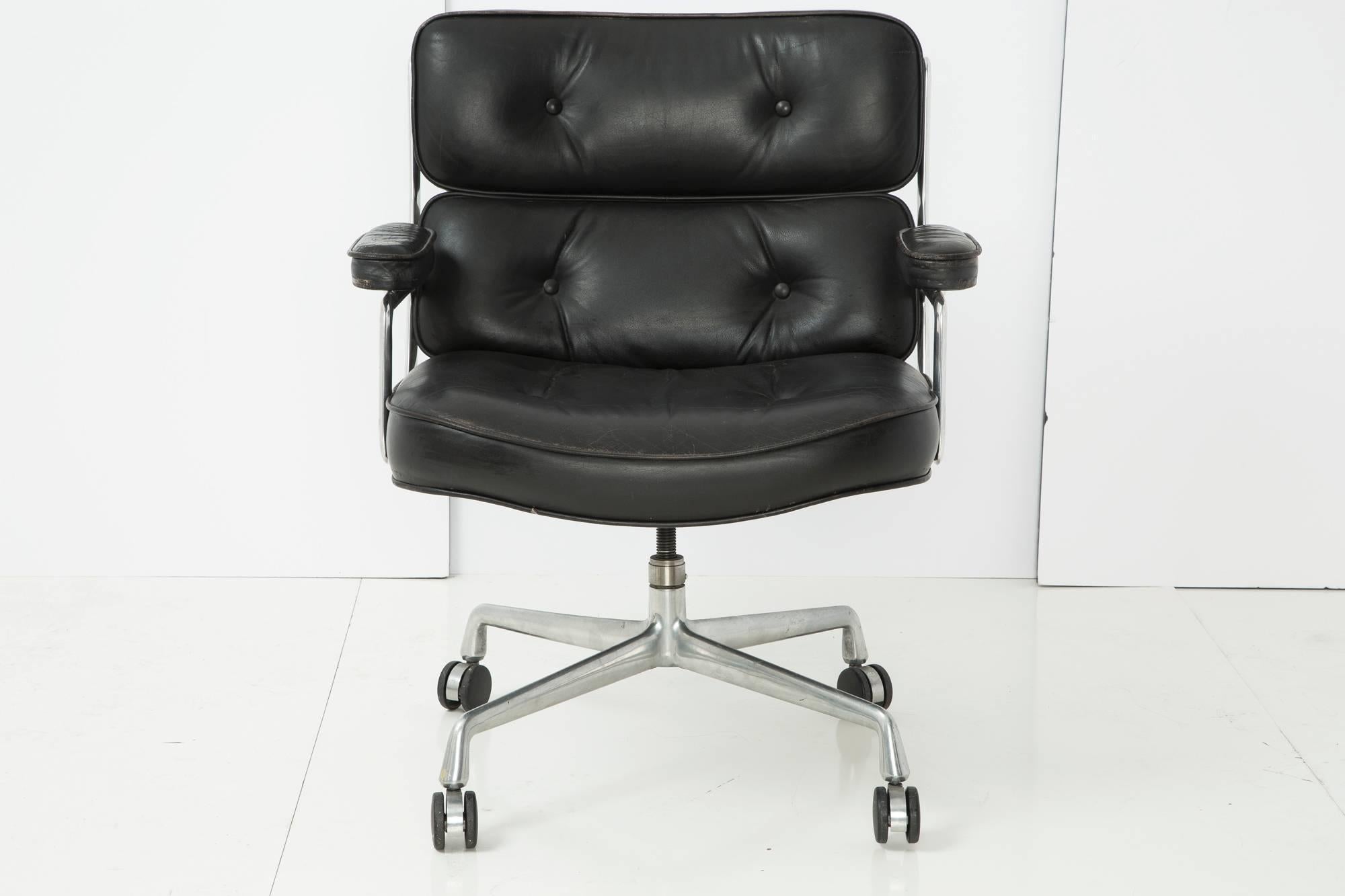 Likely the most iconic desk chair design in Mid-Century Modern furniture, by none other than the incomparable Ray & Charles Eames. This office chair swivels in its brushed aluminum frame, rolls on four casters, and is upholstered in black tufted