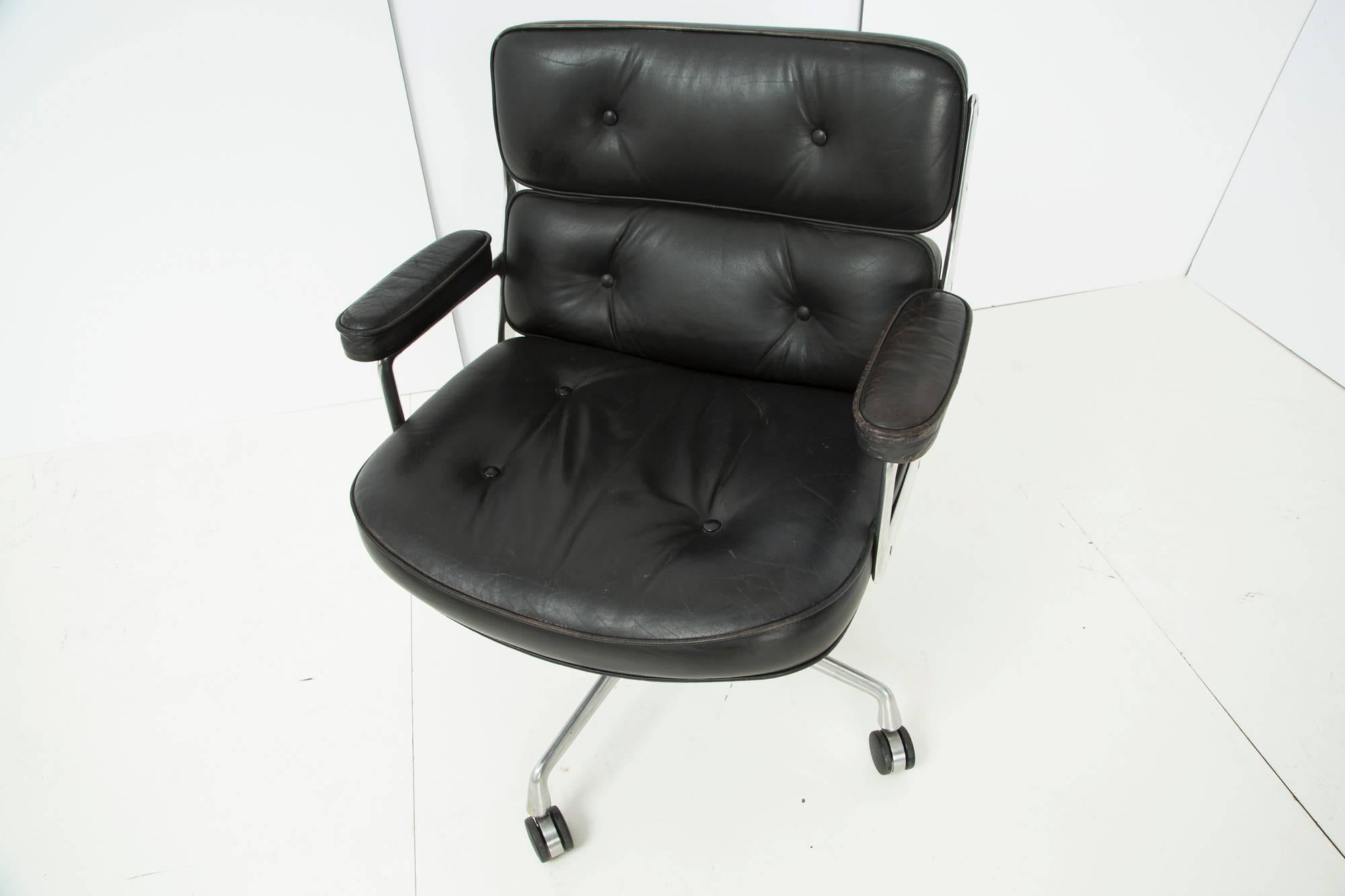Eames Time Life Office Desk Chair, Herman Miller In Good Condition In Los Angeles, CA