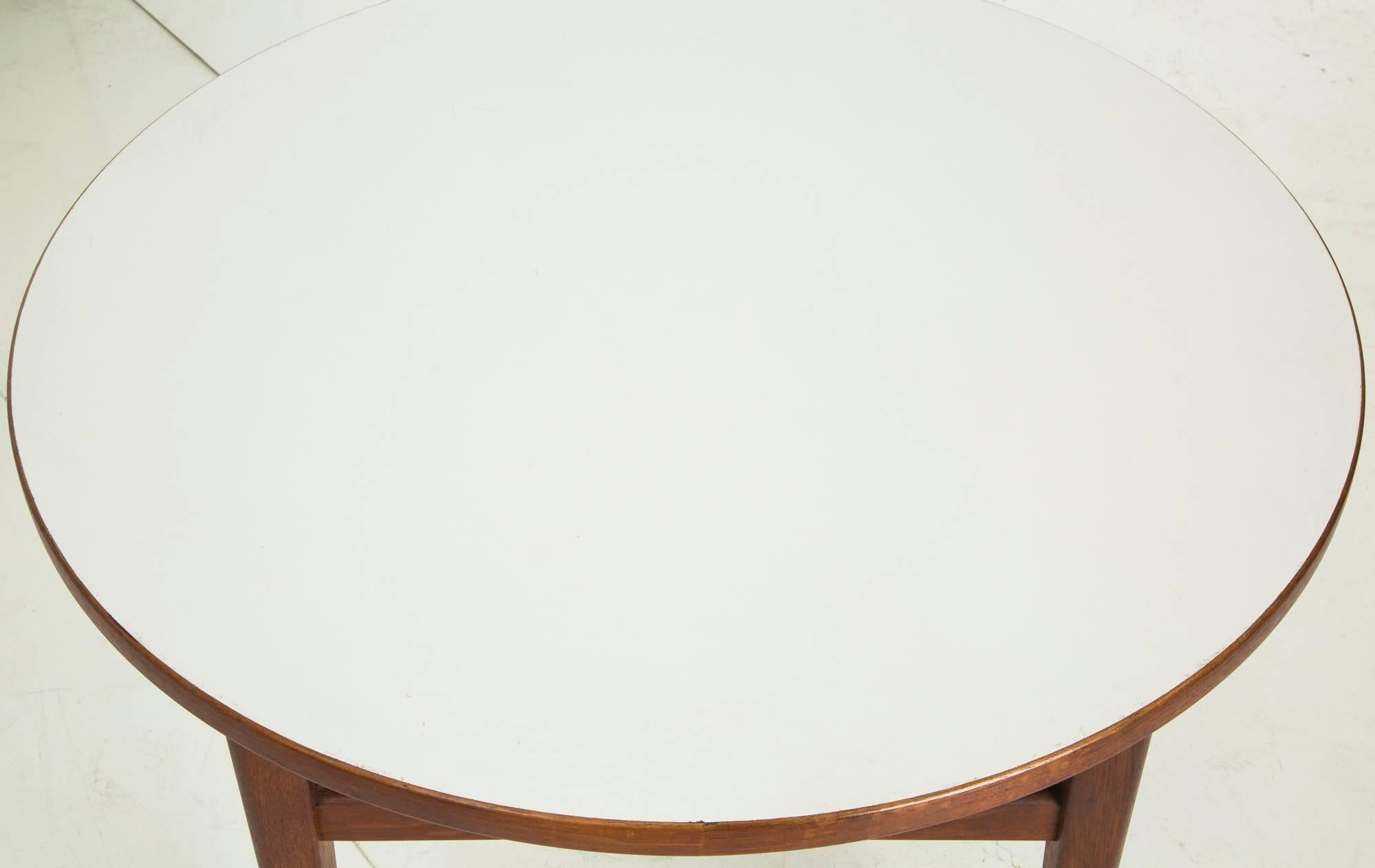 Scandinavian Modern Jens Risom Attributed Mid-Century Modern Round Side Table